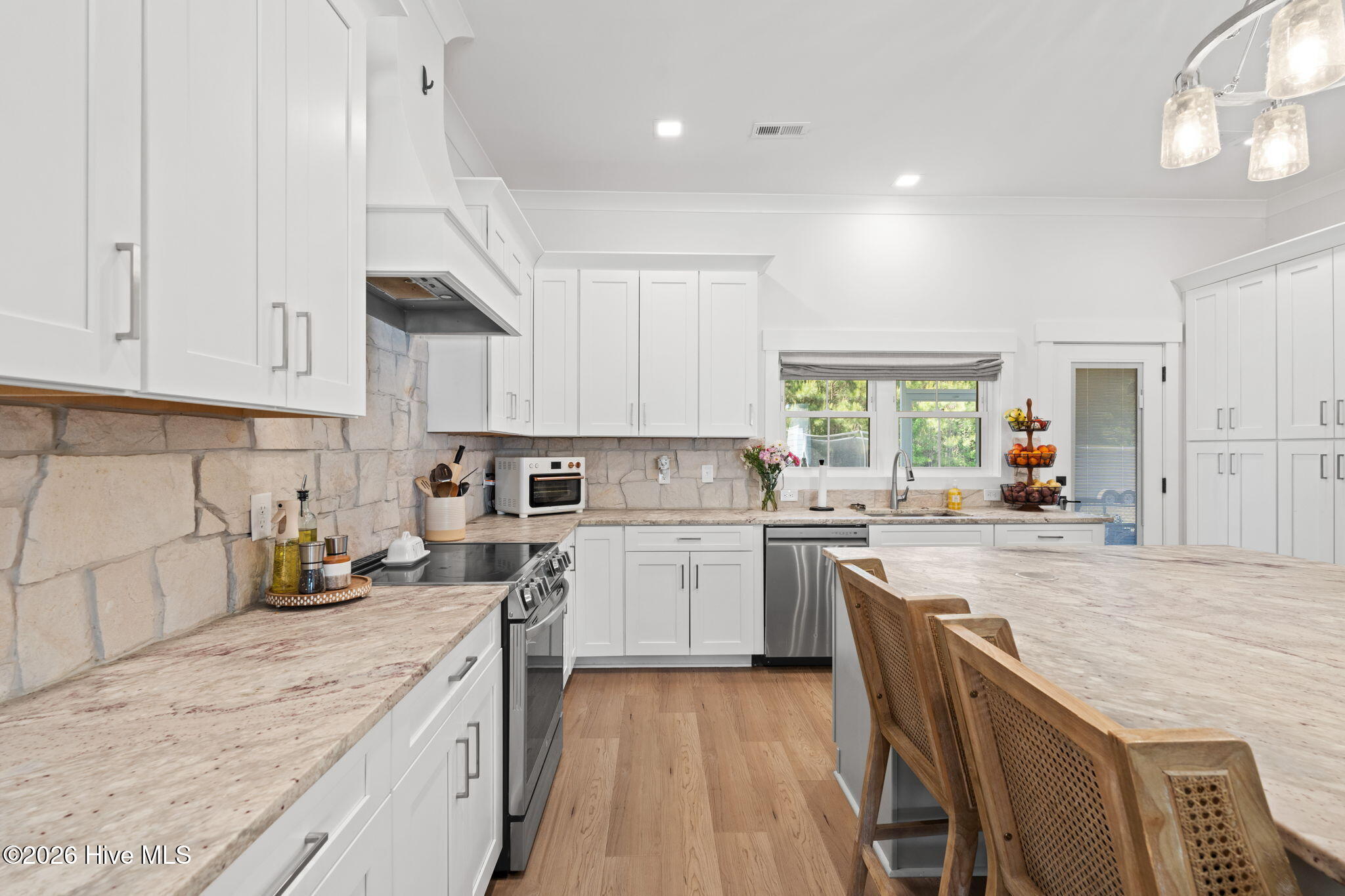 100569675 | Photo 10