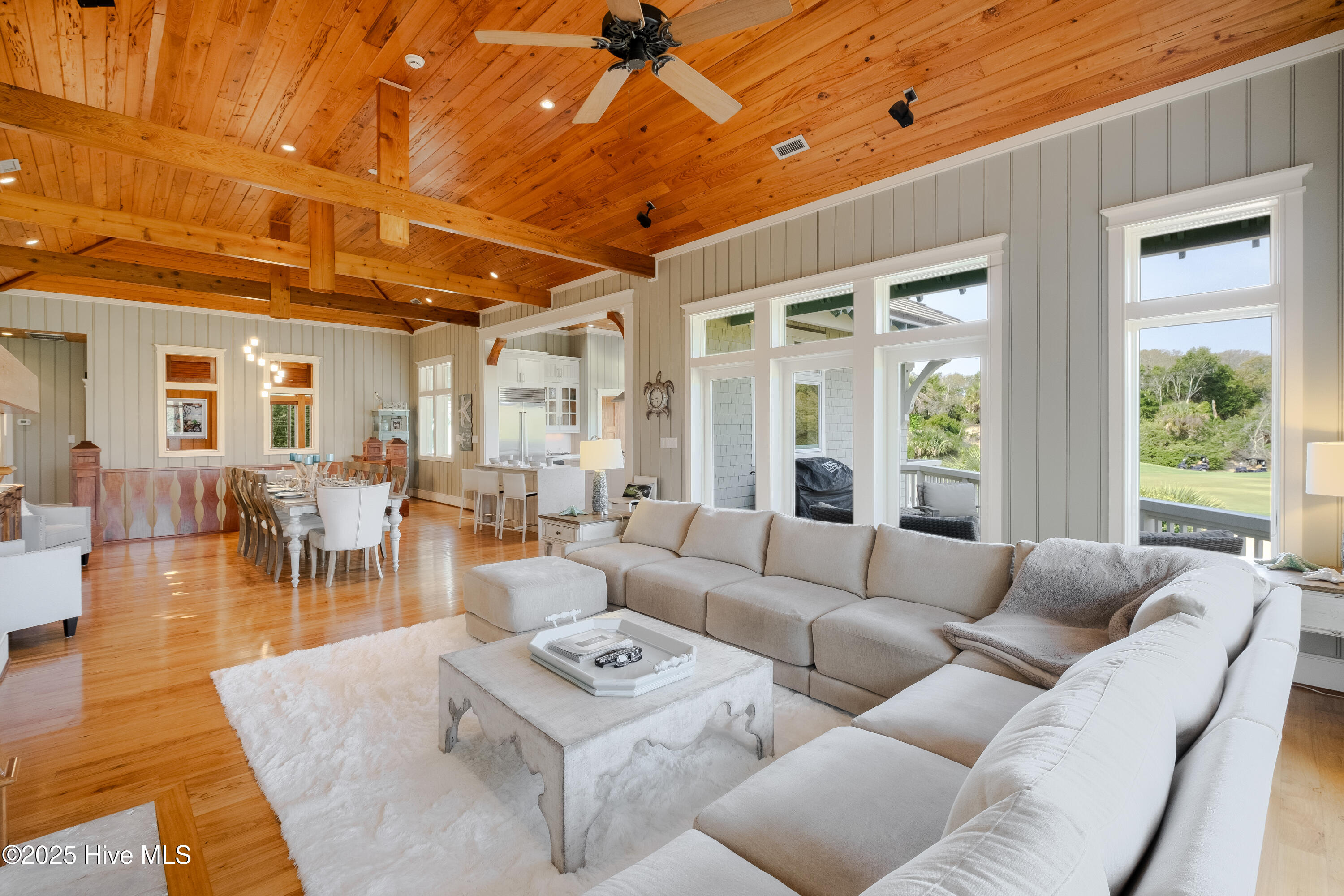 100517307 | Photo 11