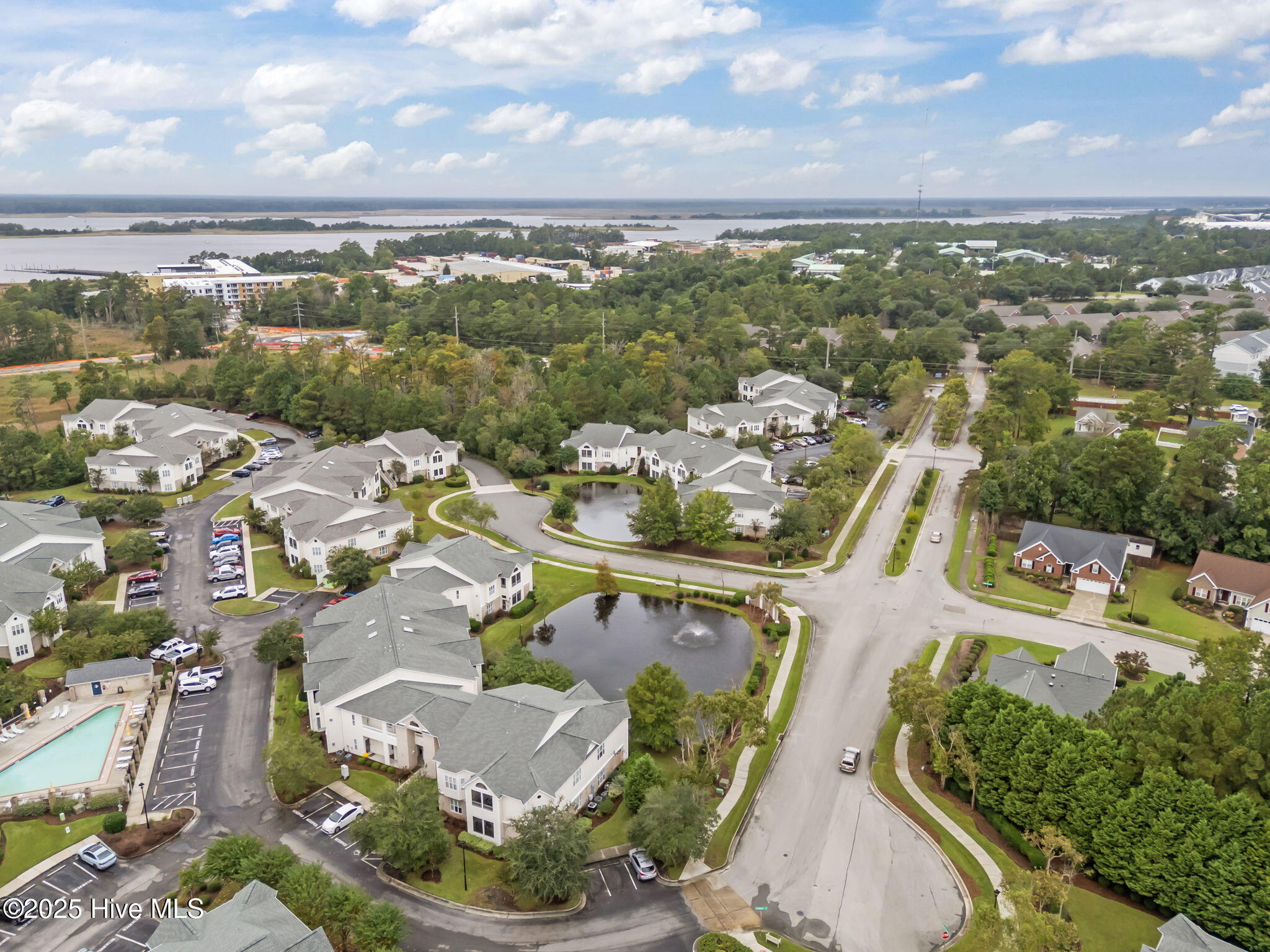 100532353 | Photo 48