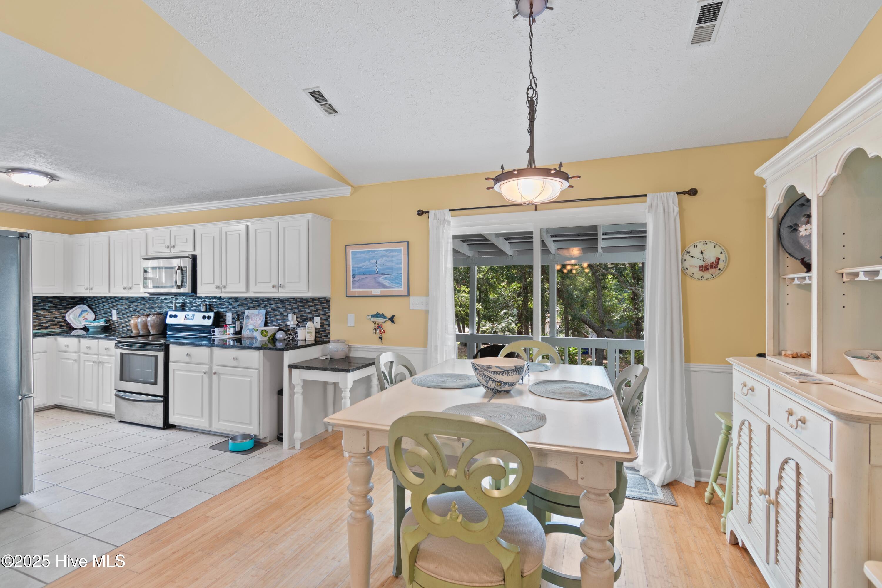 100535762 | Photo 34