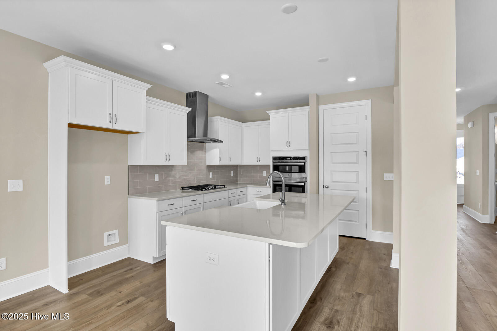 100527177 | Photo 13