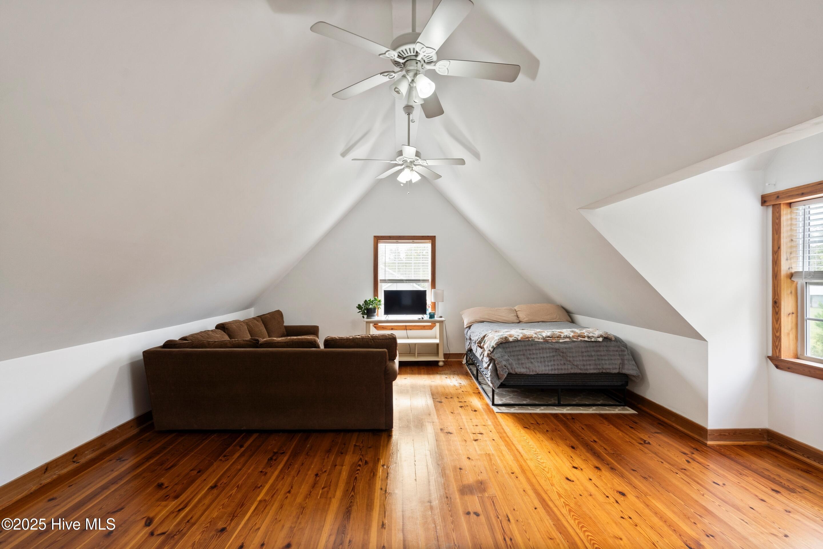 100535134 | Photo 35