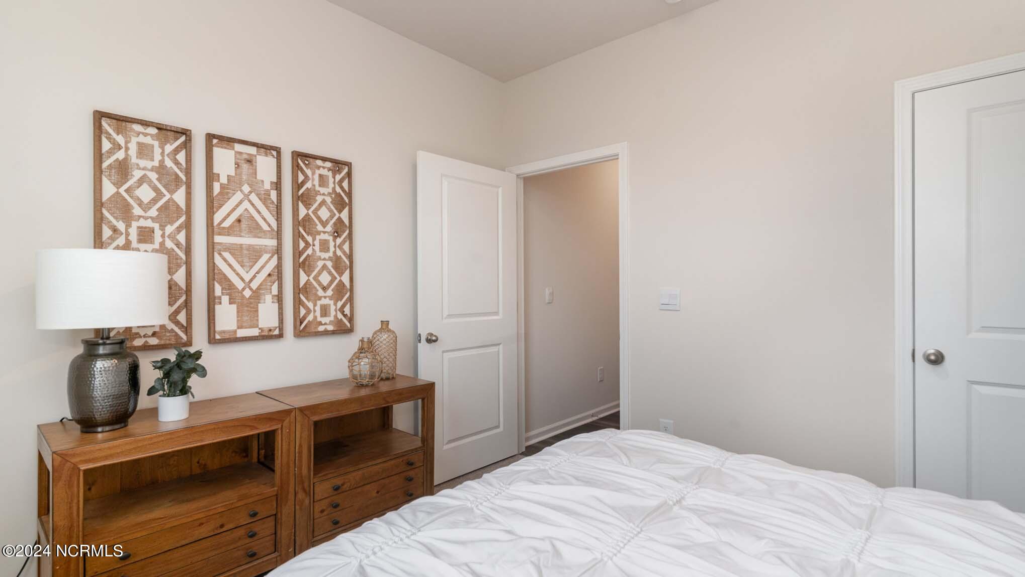 100560879 | Photo 23