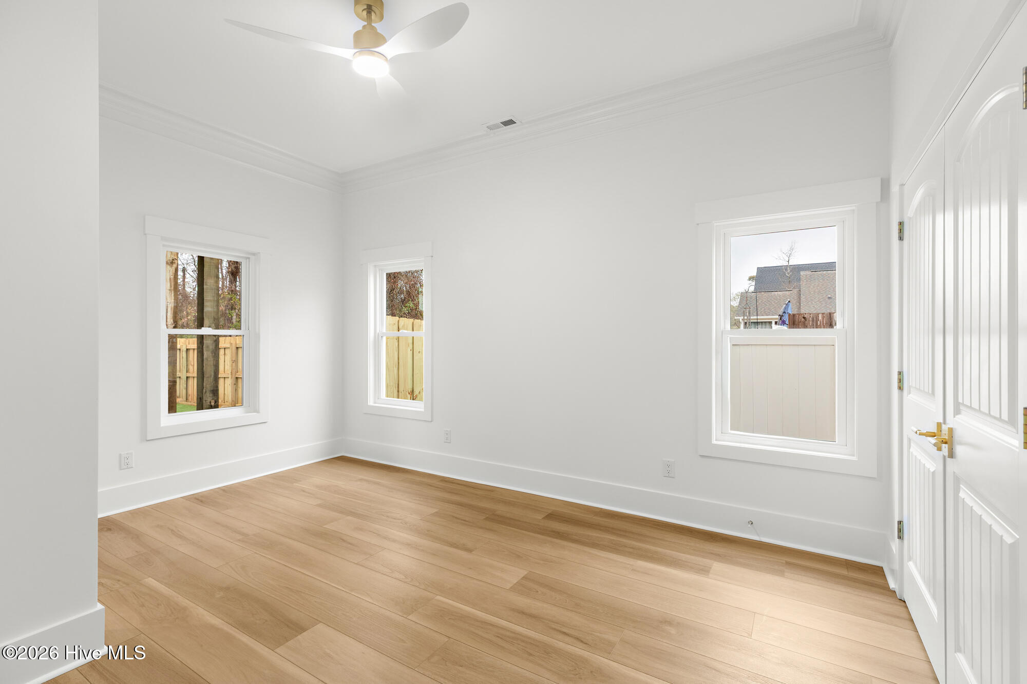 100516902 | Photo 175