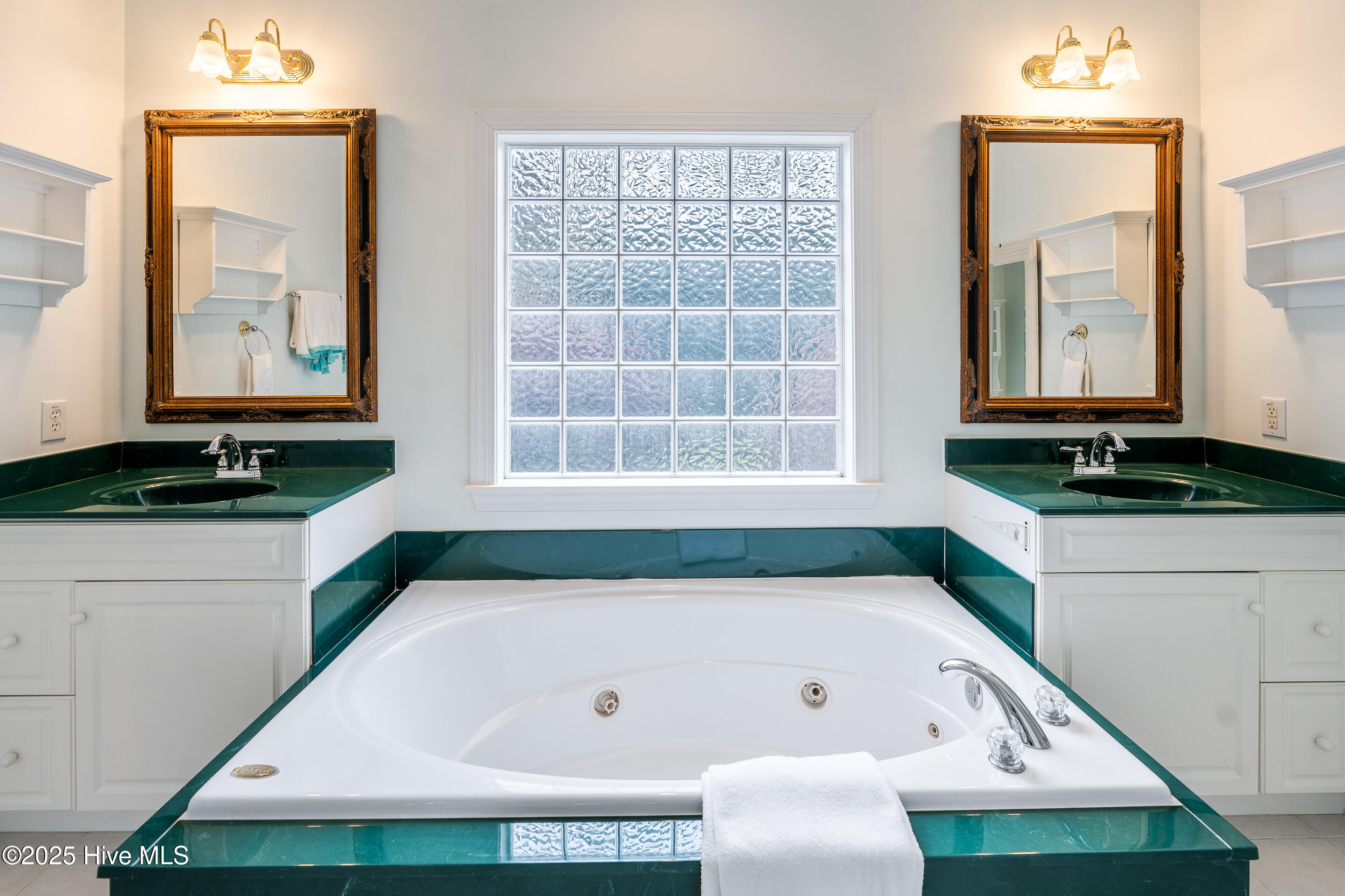 100499709 | Photo 36