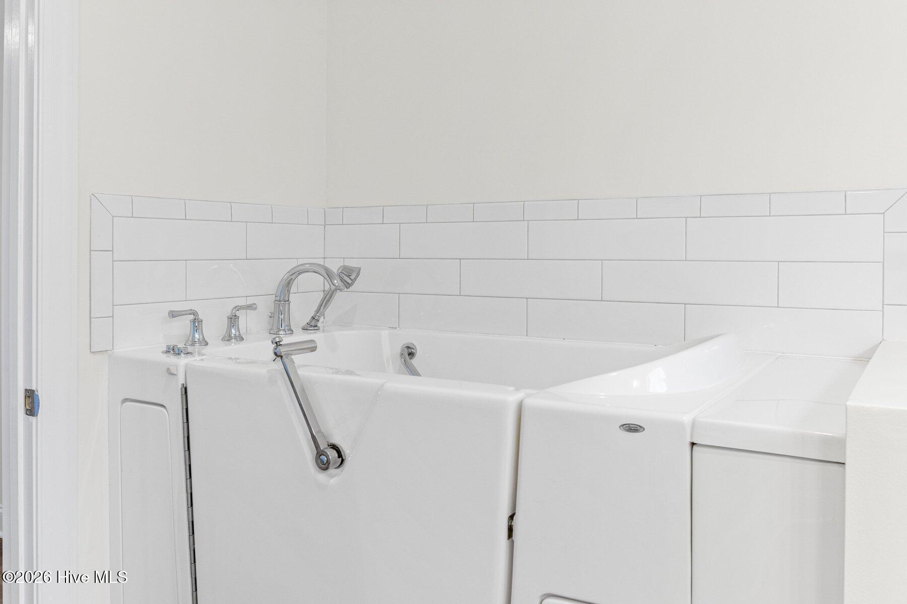 100550718 | Photo 23