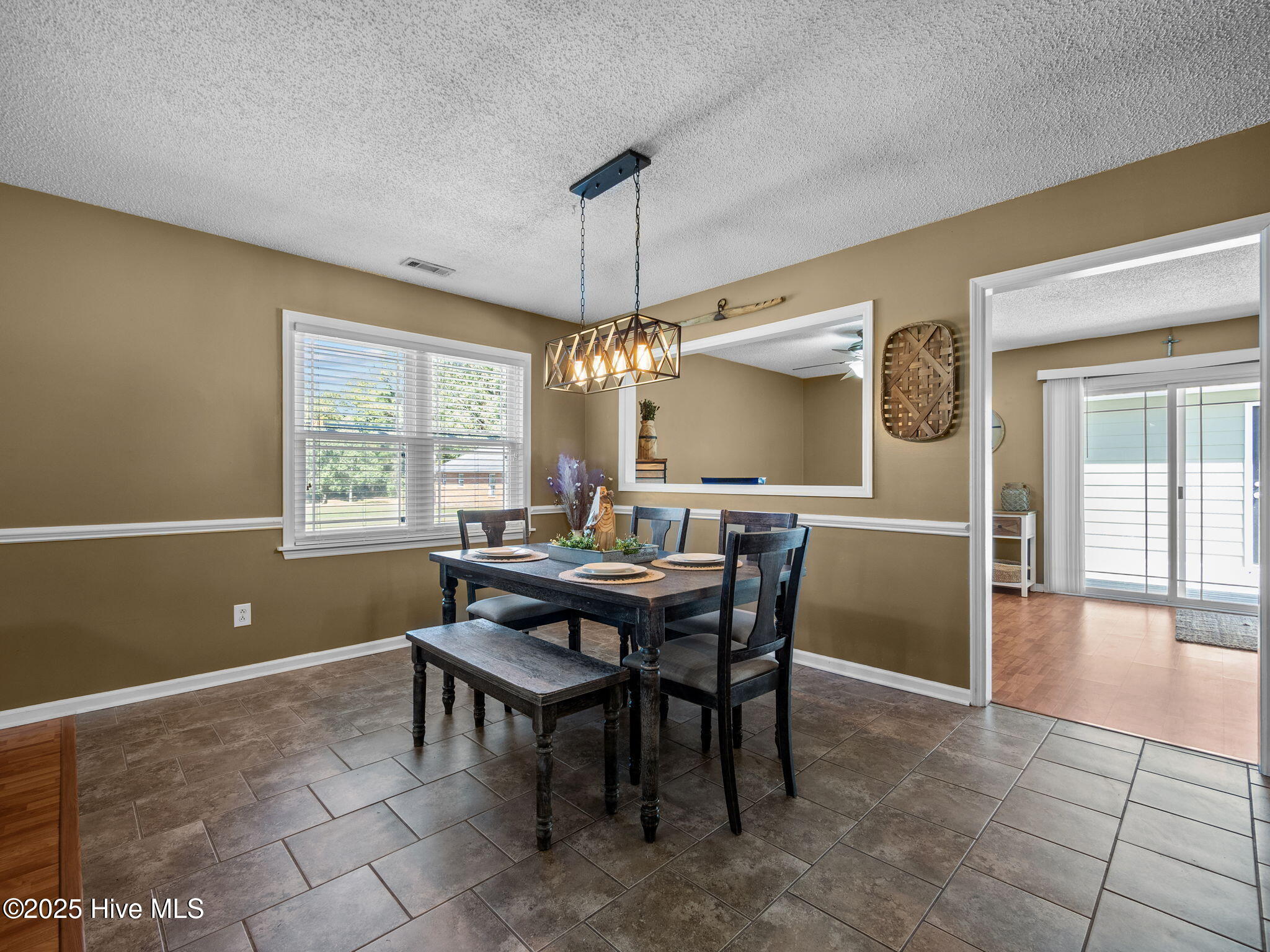 100530751 | Photo 14