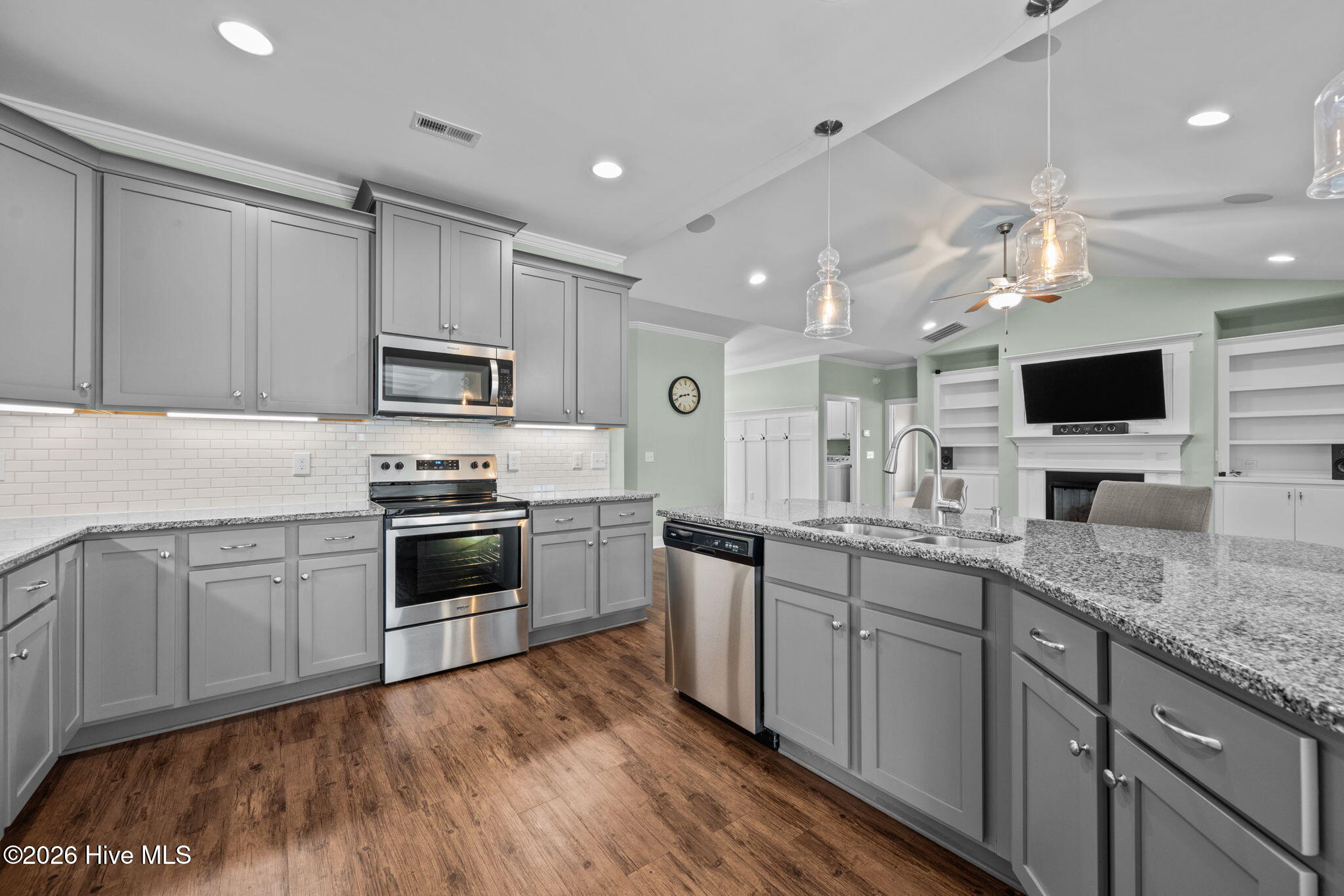 100557618 | Photo 15