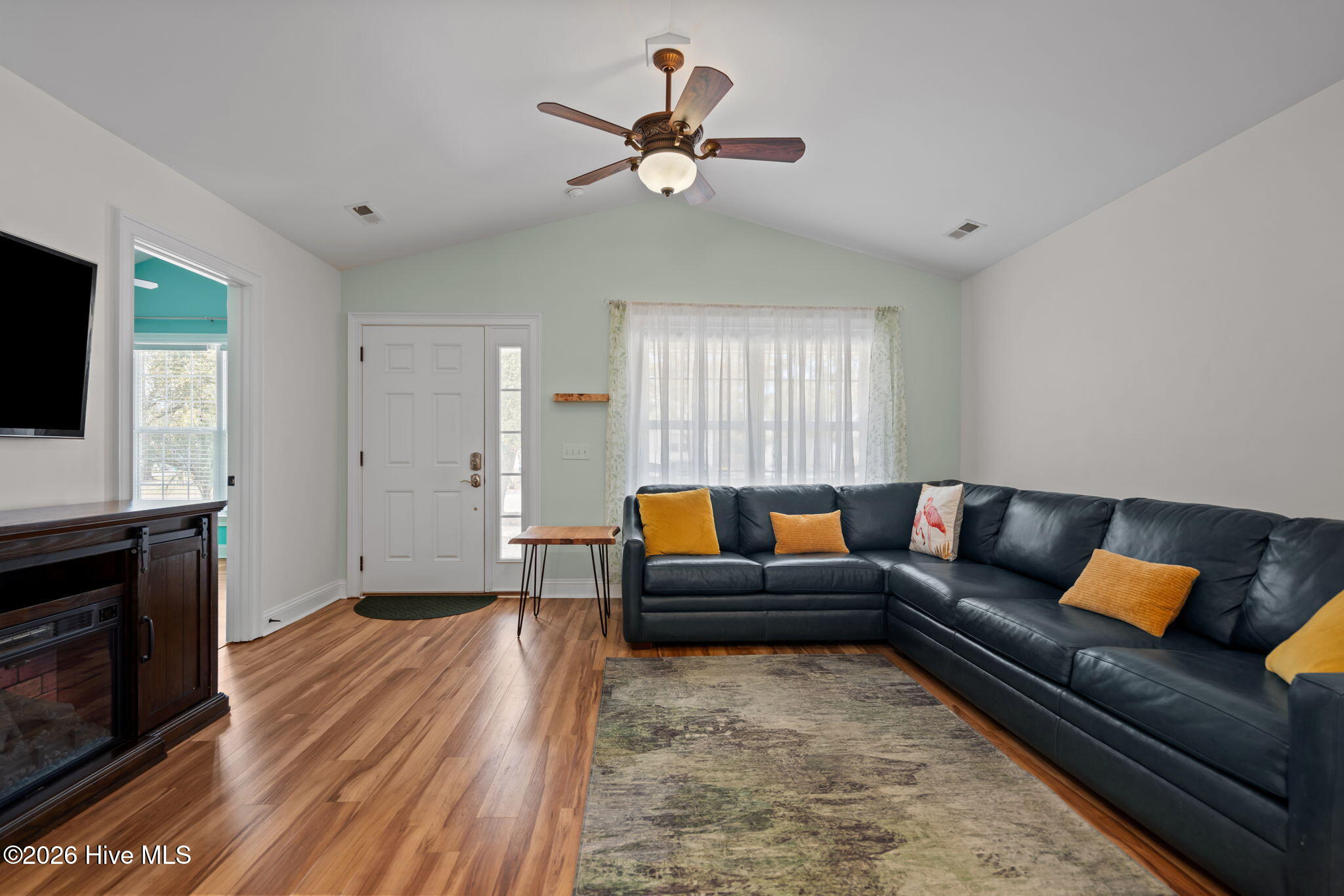 100566759 | Photo 11