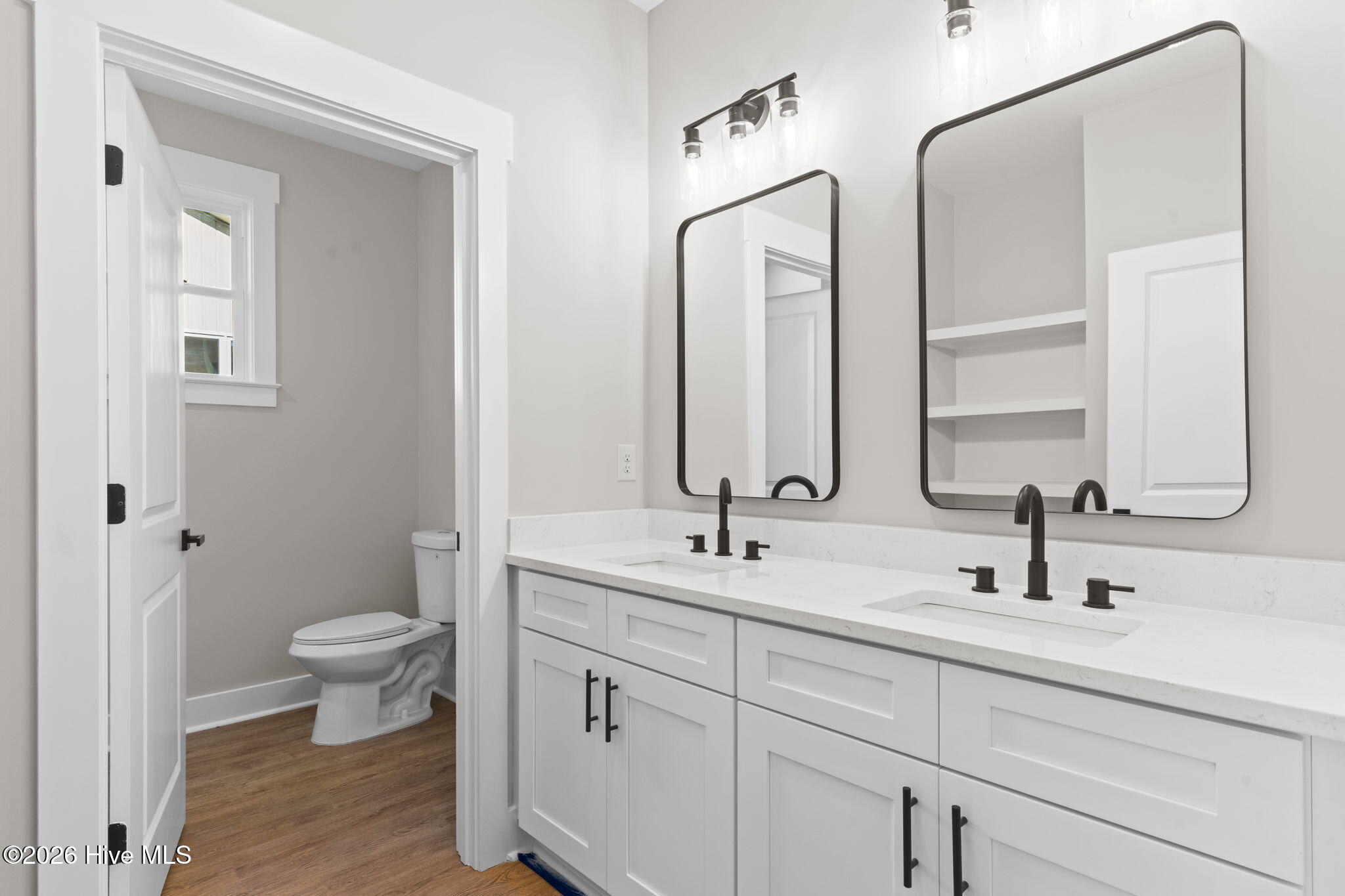 100558112 | Photo 38