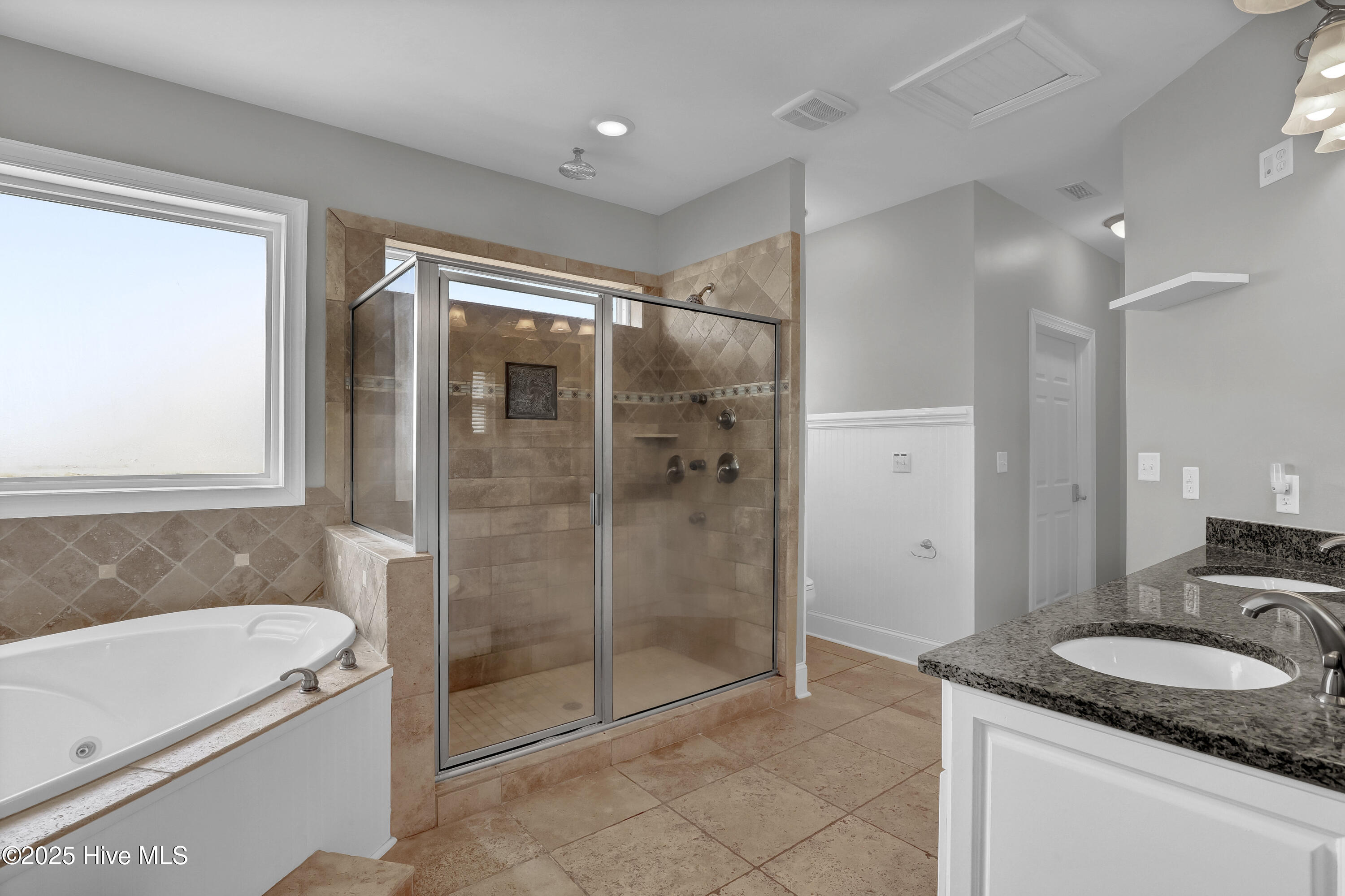 100538324 | Photo 25