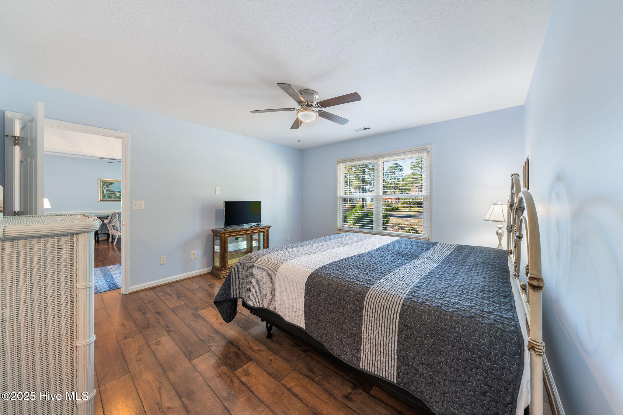 100541401 | Photo 29