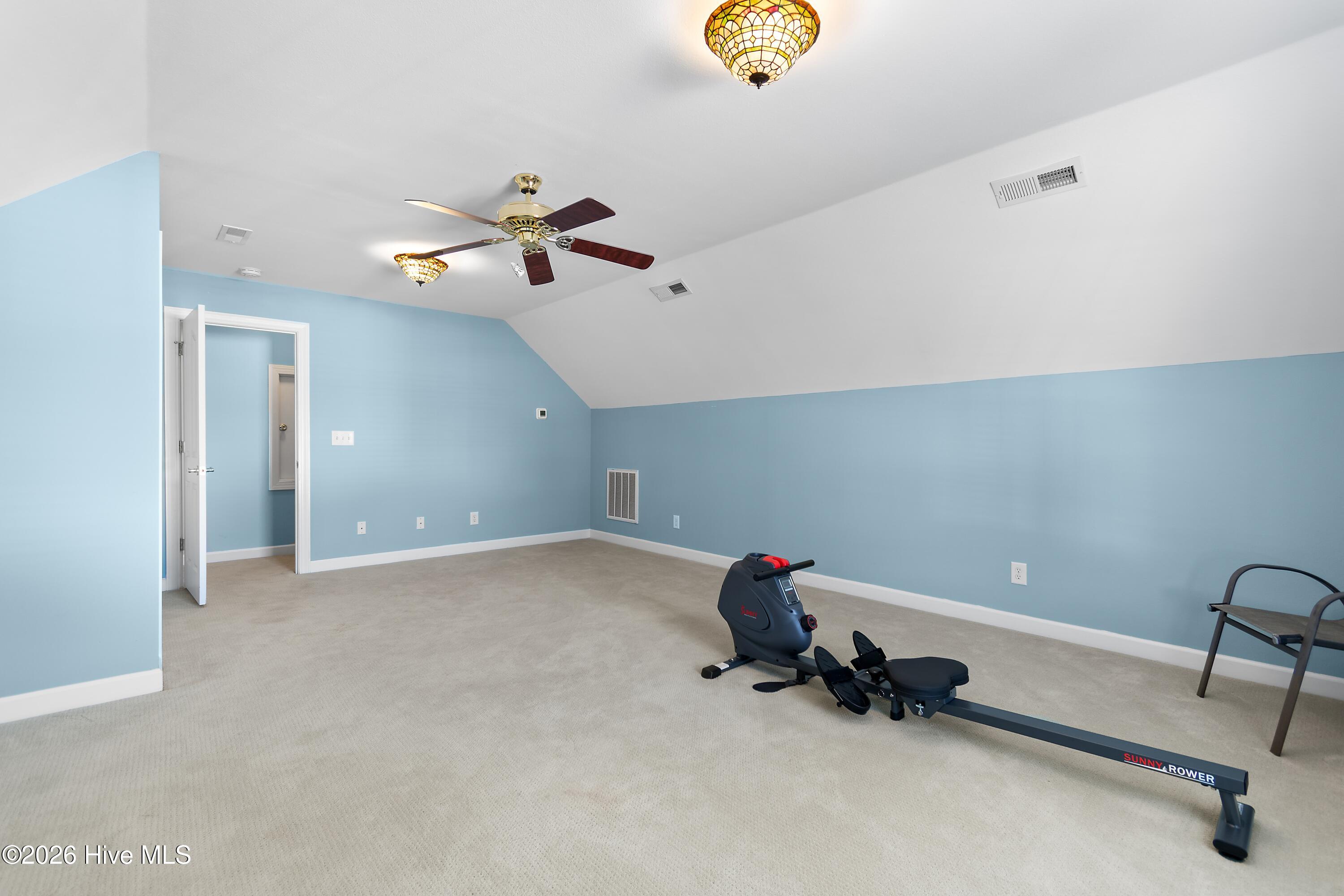 100549811 | Photo 42