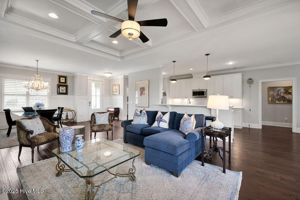 100535005 | Photo 11