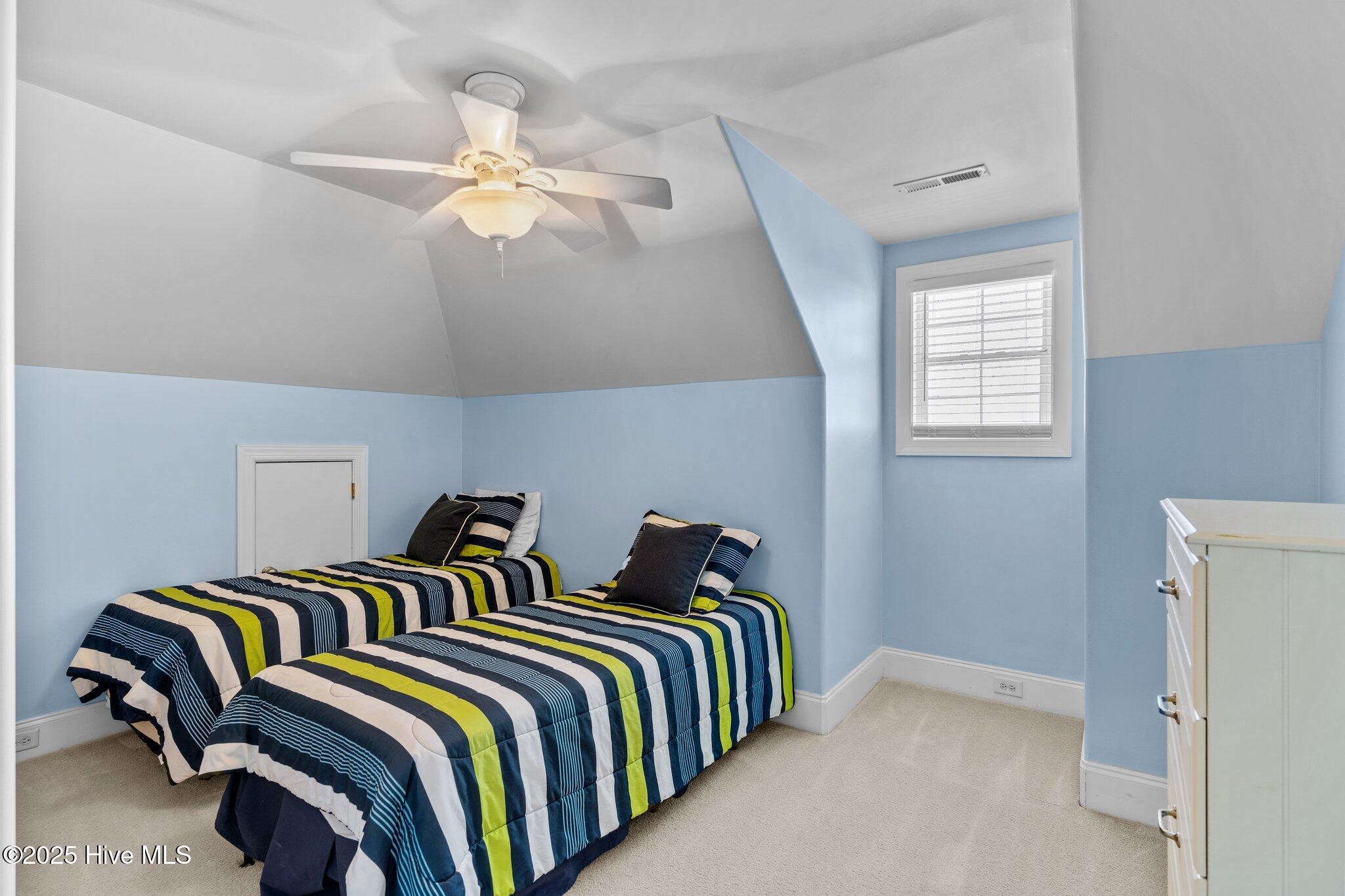 100547030 | Photo 64