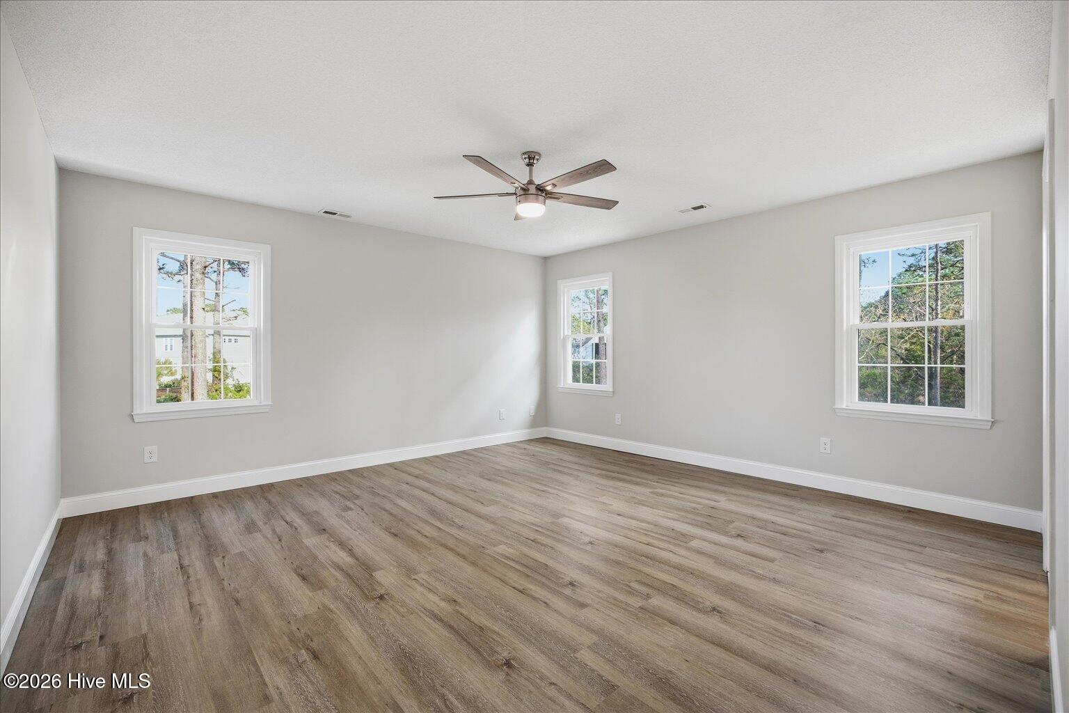 100555379 | Photo 44