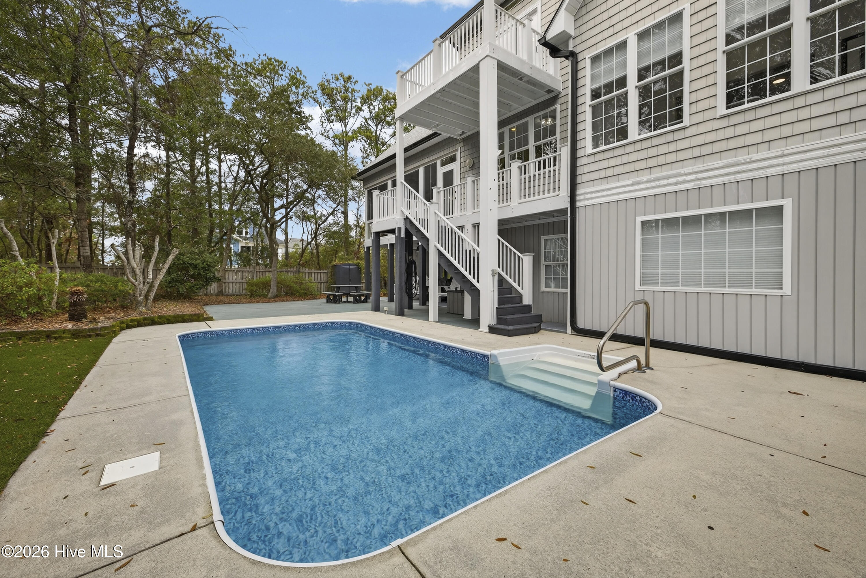 100557060 | Photo 63