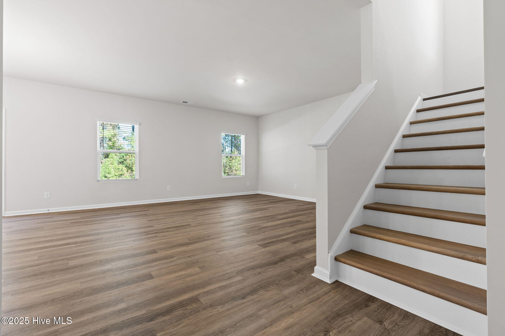 100521892 | Photo 10