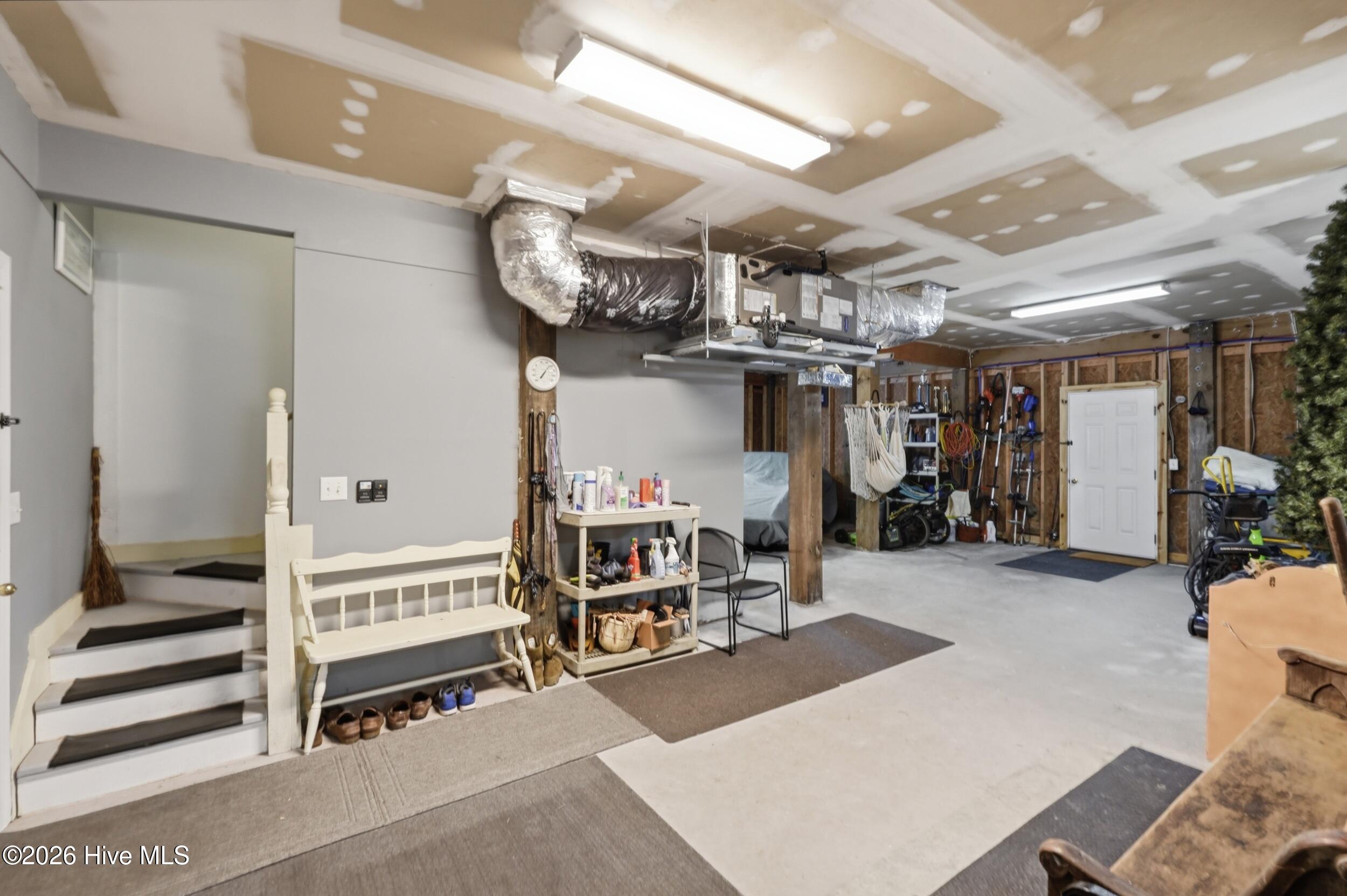 100561994 | Photo 65