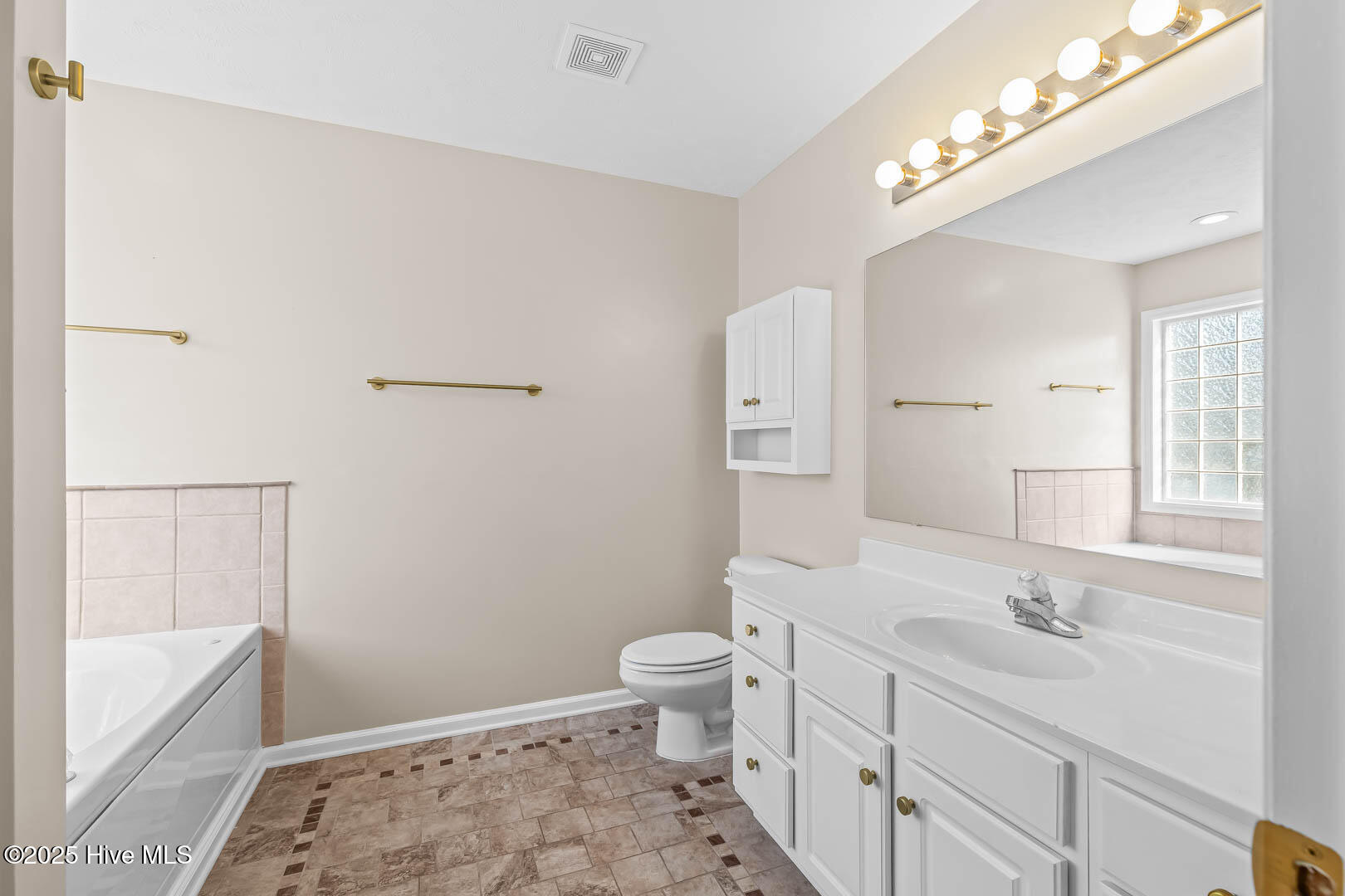 100538607 | Photo 44