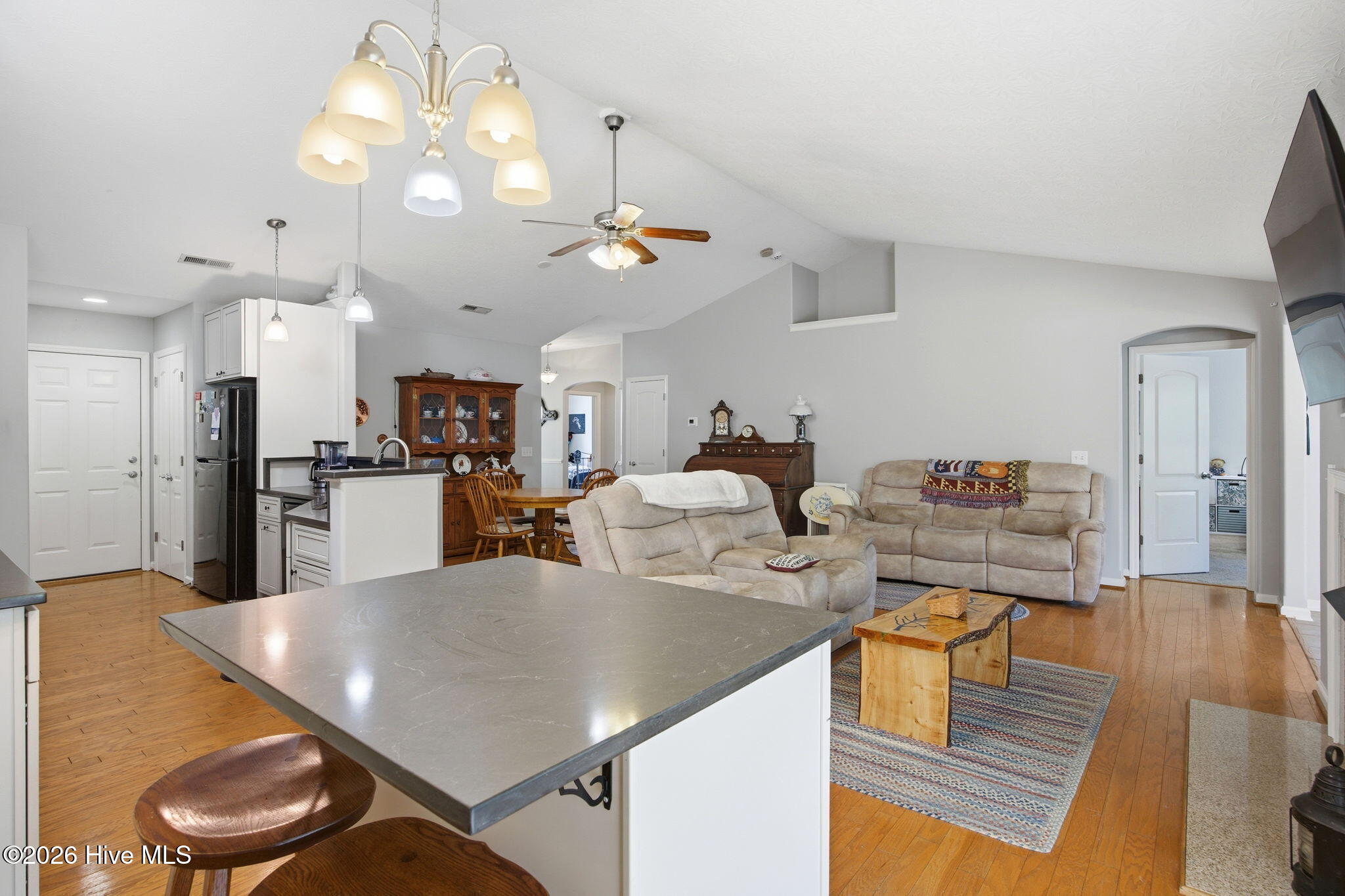 100567887 | Photo 13