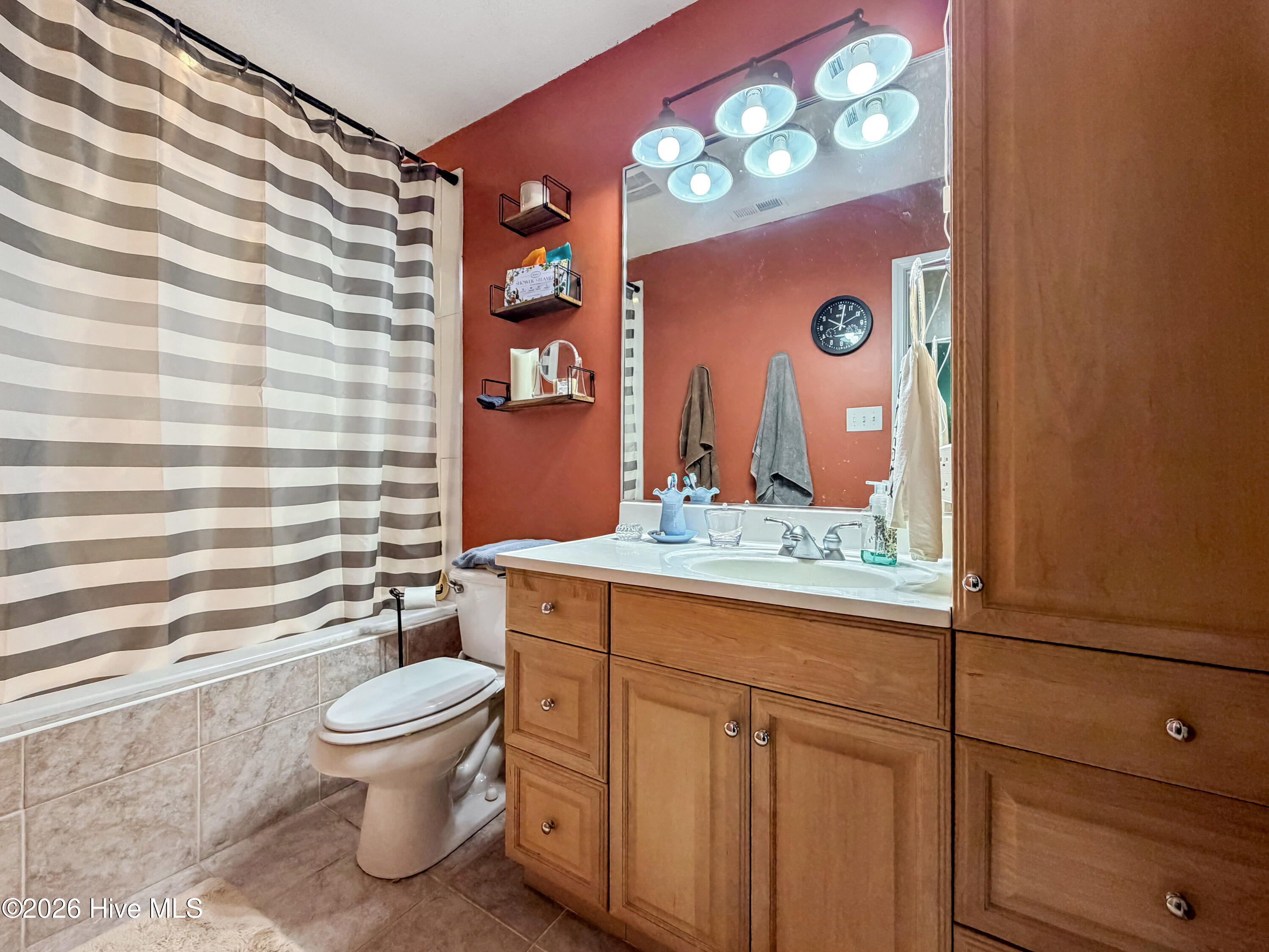 100564725 | Photo 23