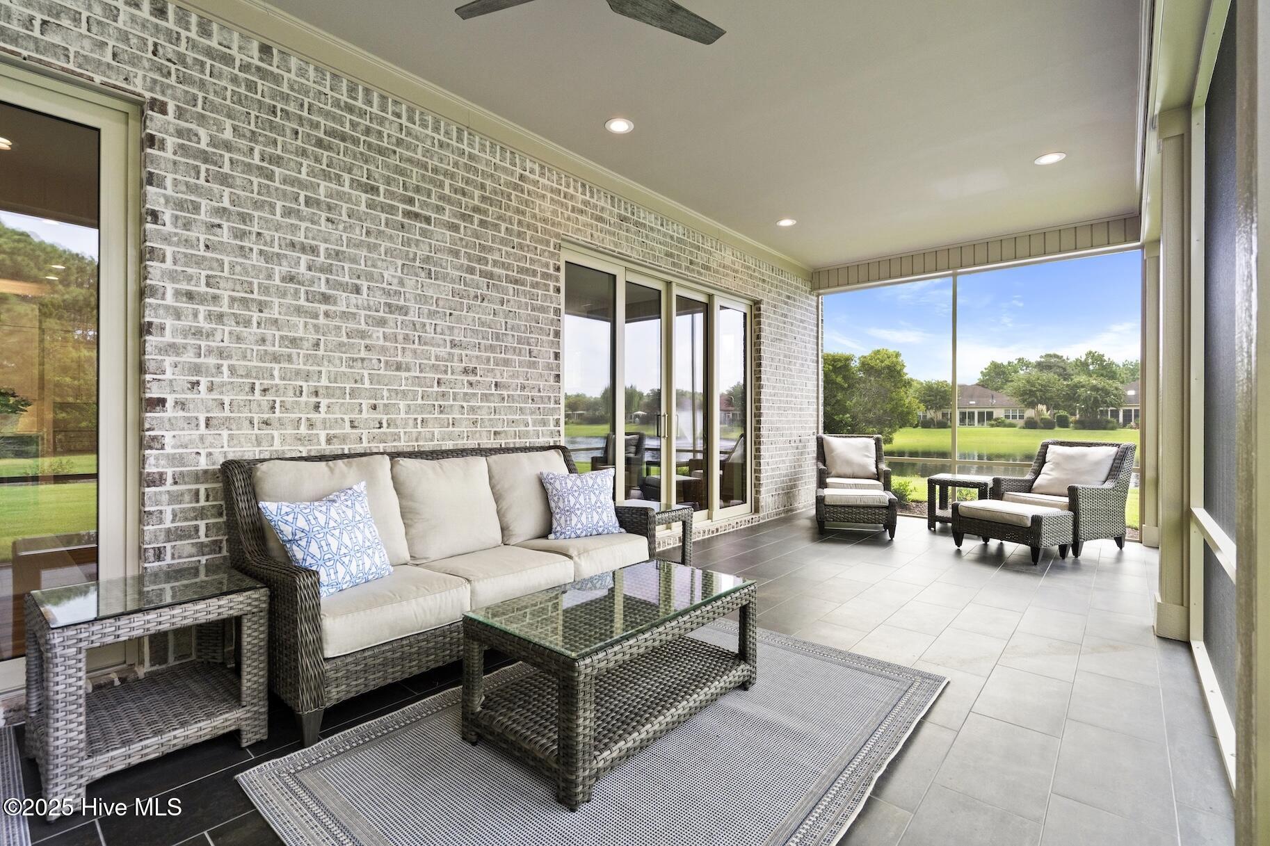 100537970 | Photo 41