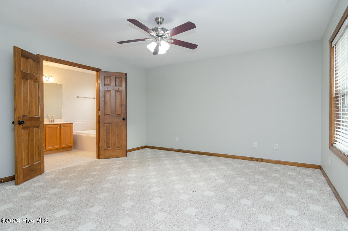 100567323 | Photo 15