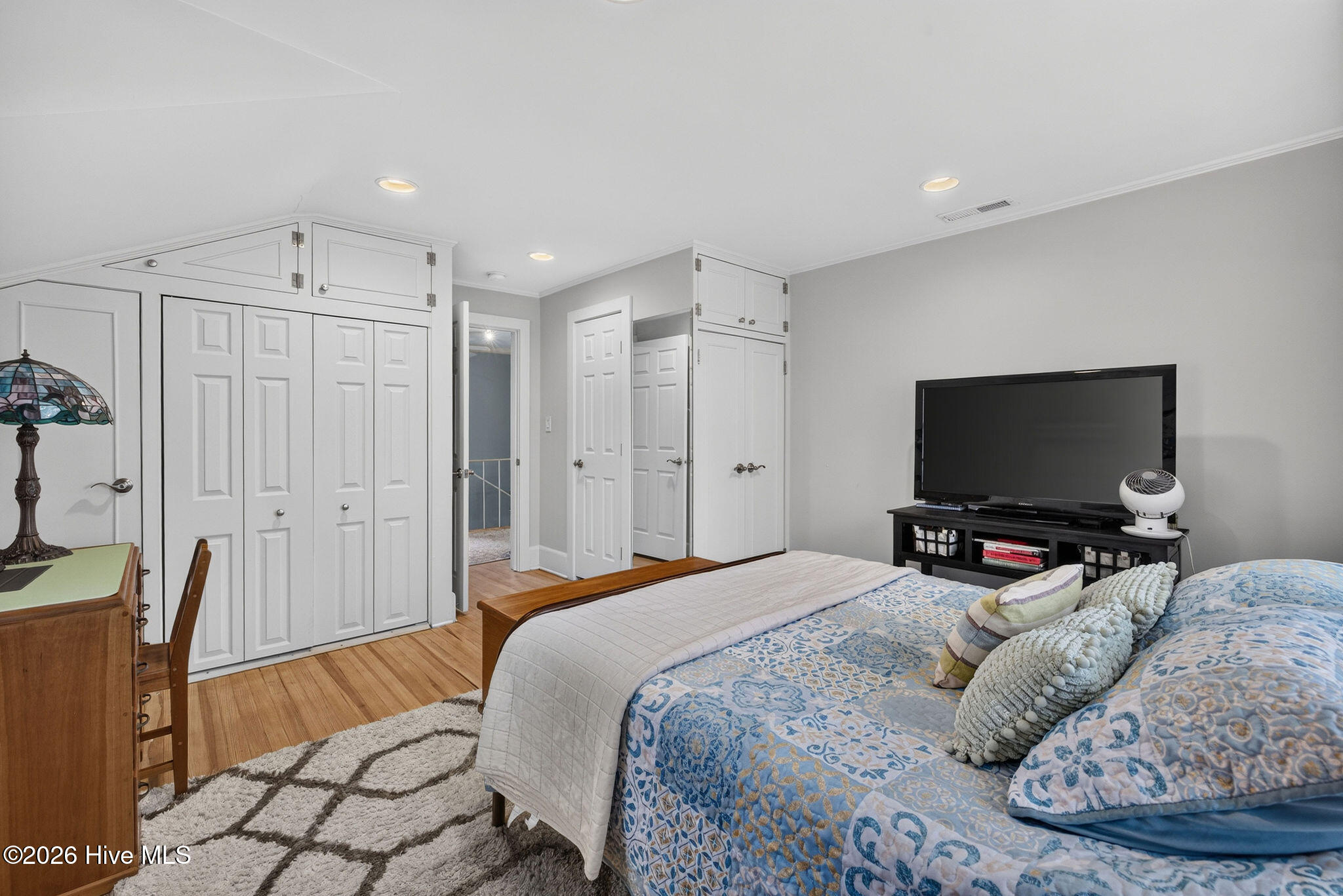 Spacious bedroom 2