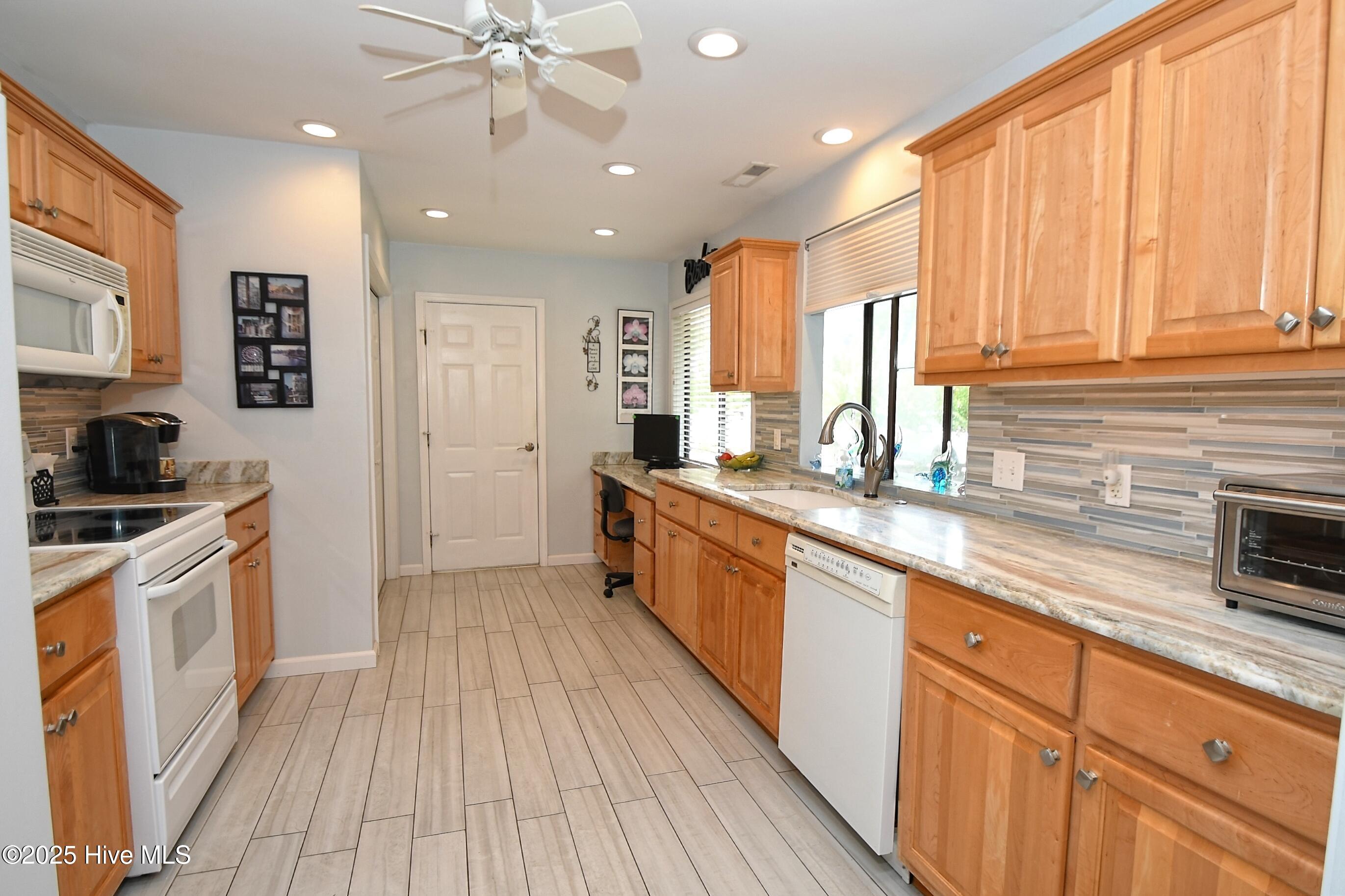 86 Cedar Tree Lane SW, Calabash, NC 28467 – photo 14: Kitchen