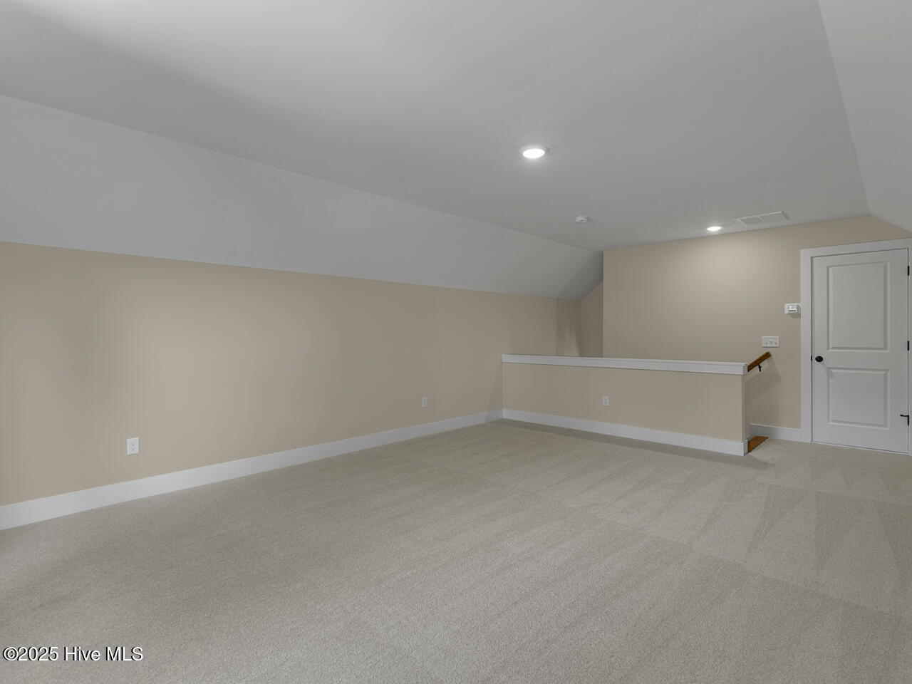 100515961 | Photo 37