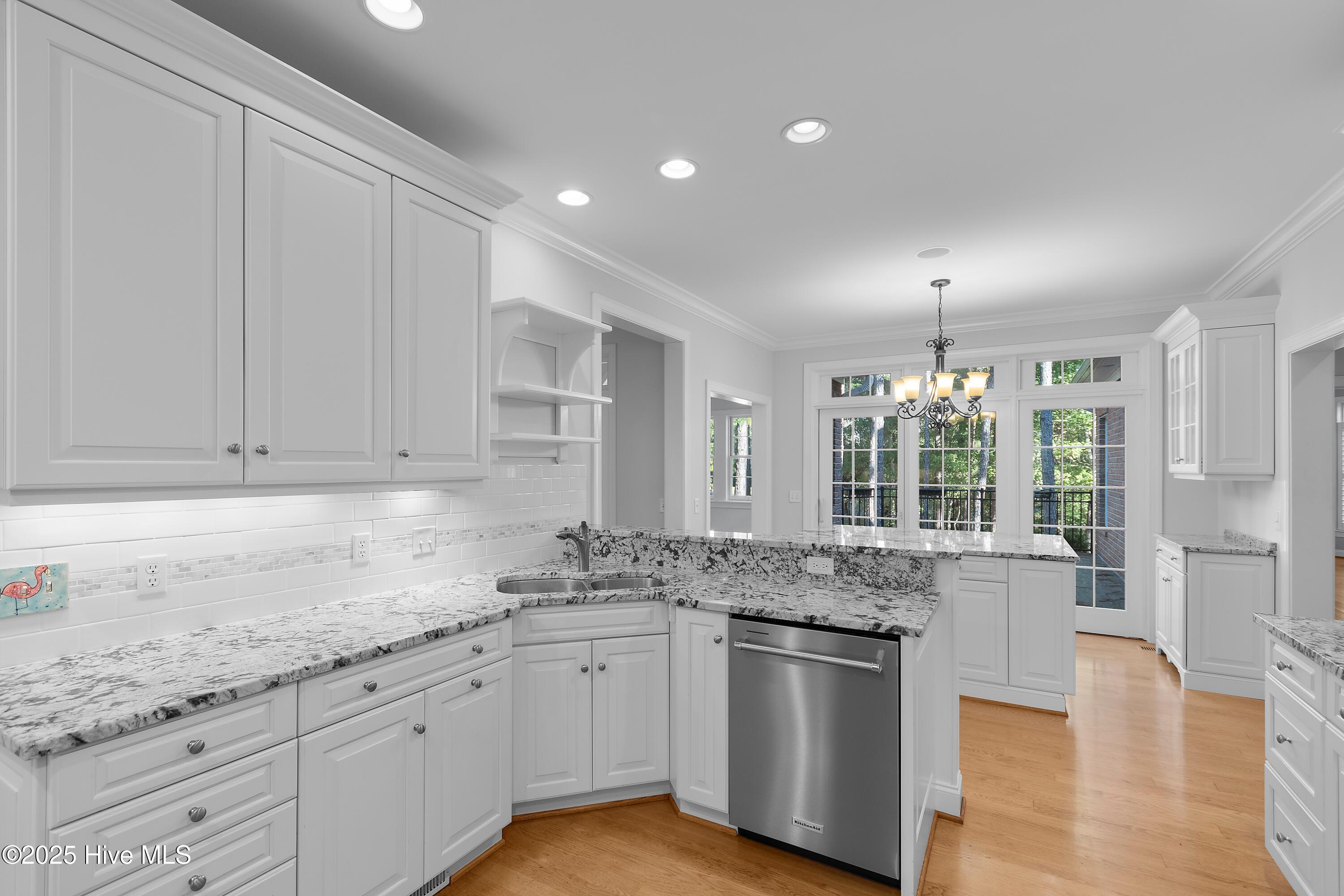 100537918 | Photo 11