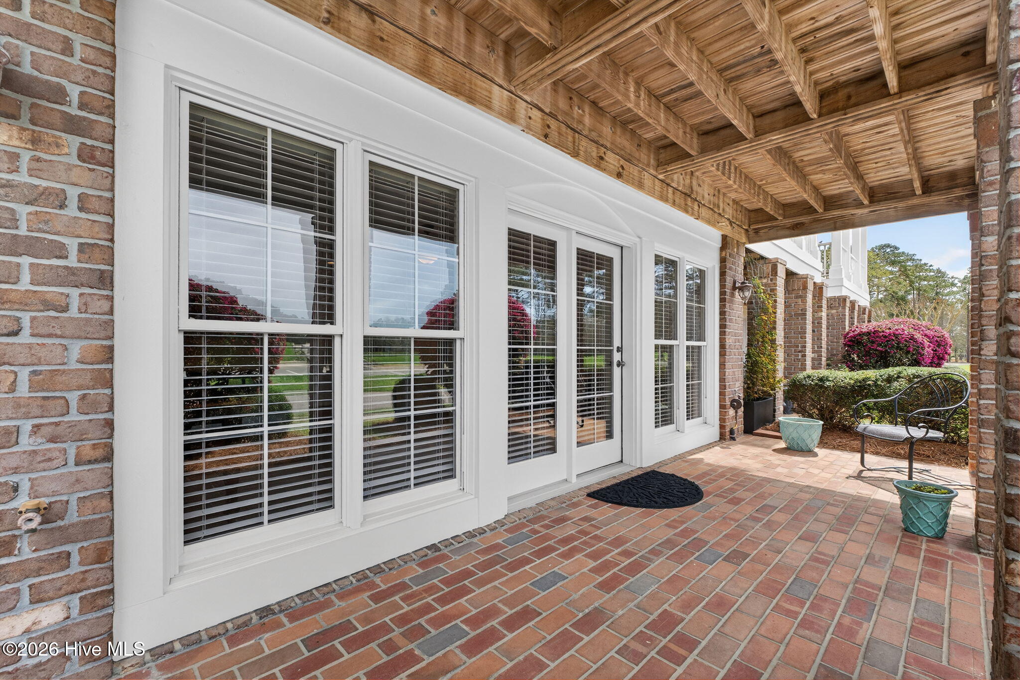 100561397 | Photo 43