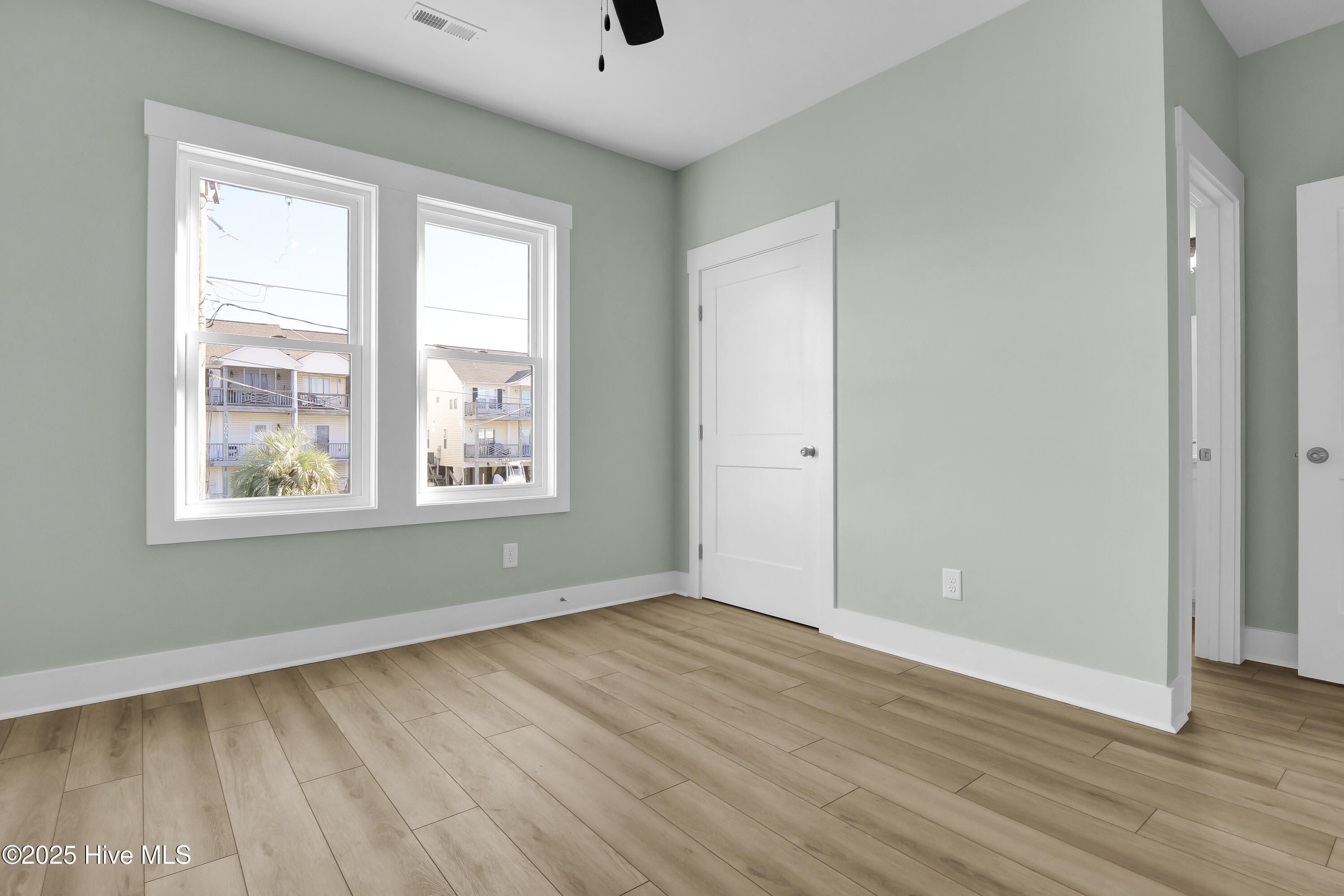 100542555 | Photo 41