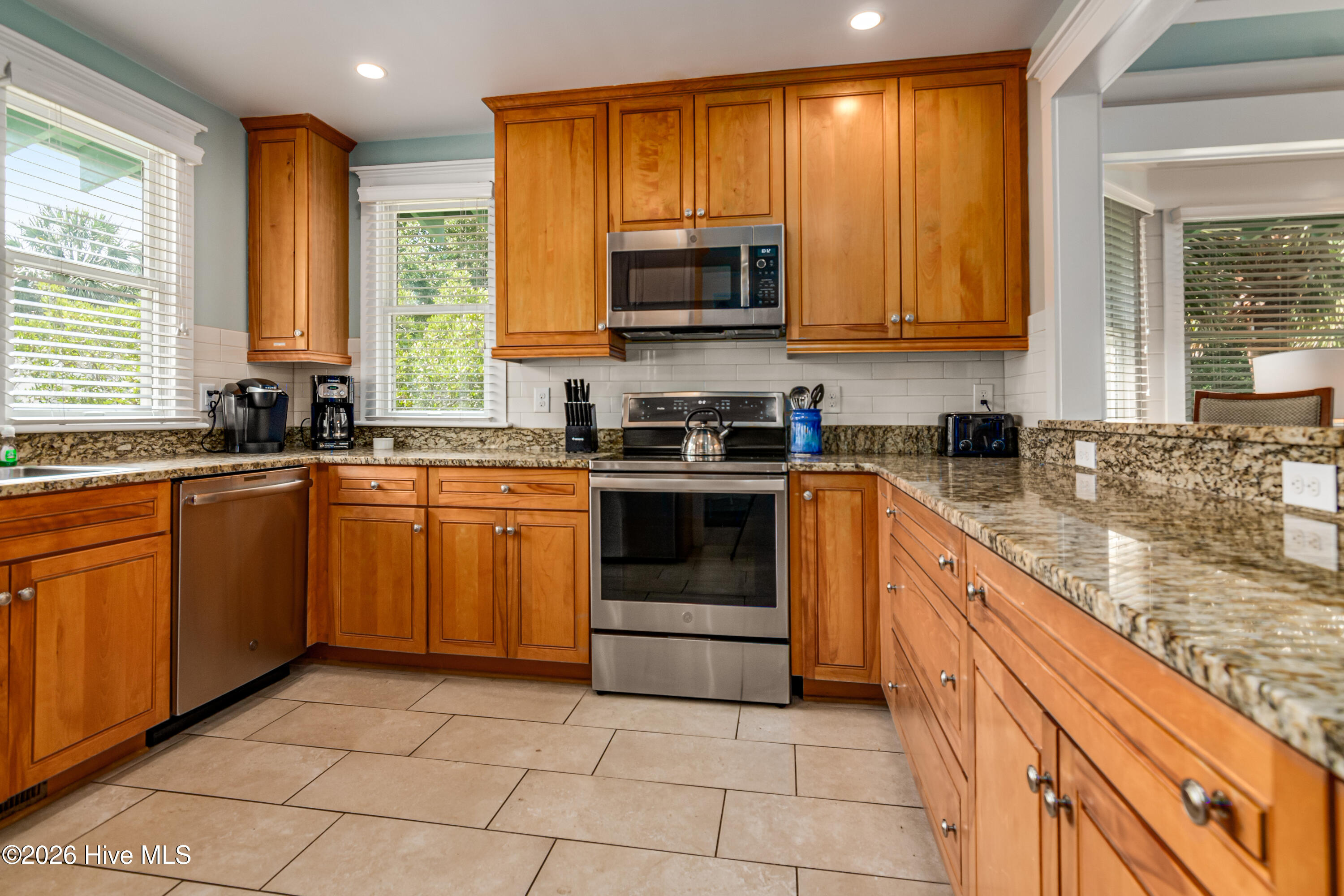 100565822 | Photo 22