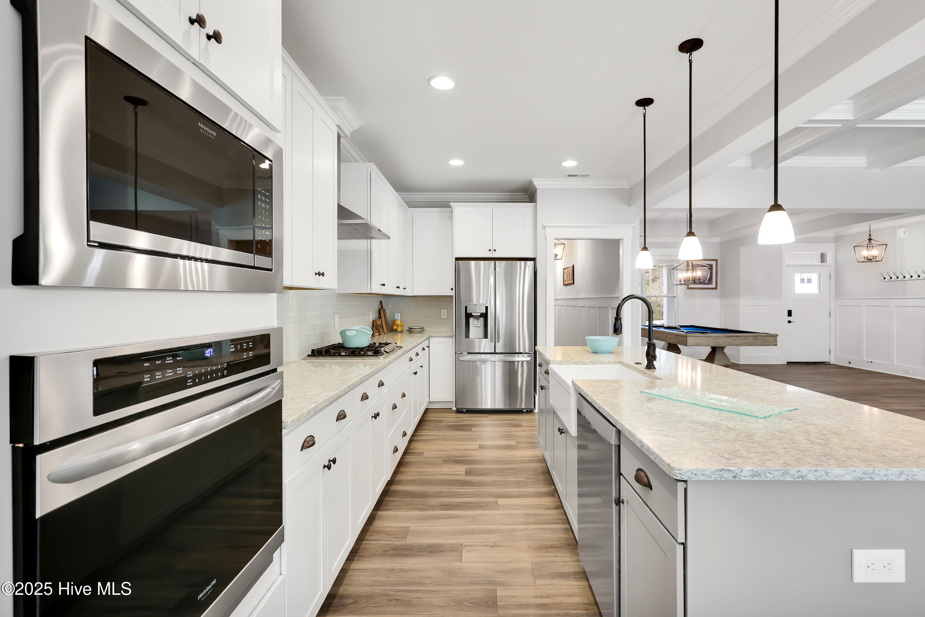 100544245 | Photo 15