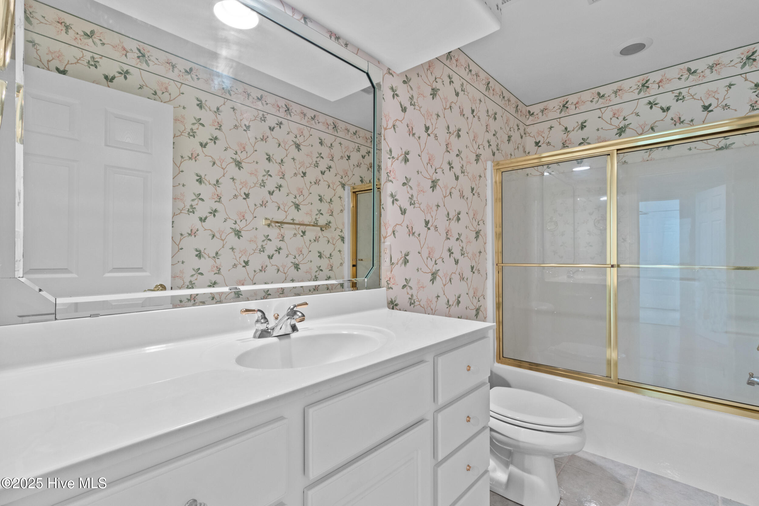 100539143 | Photo 28