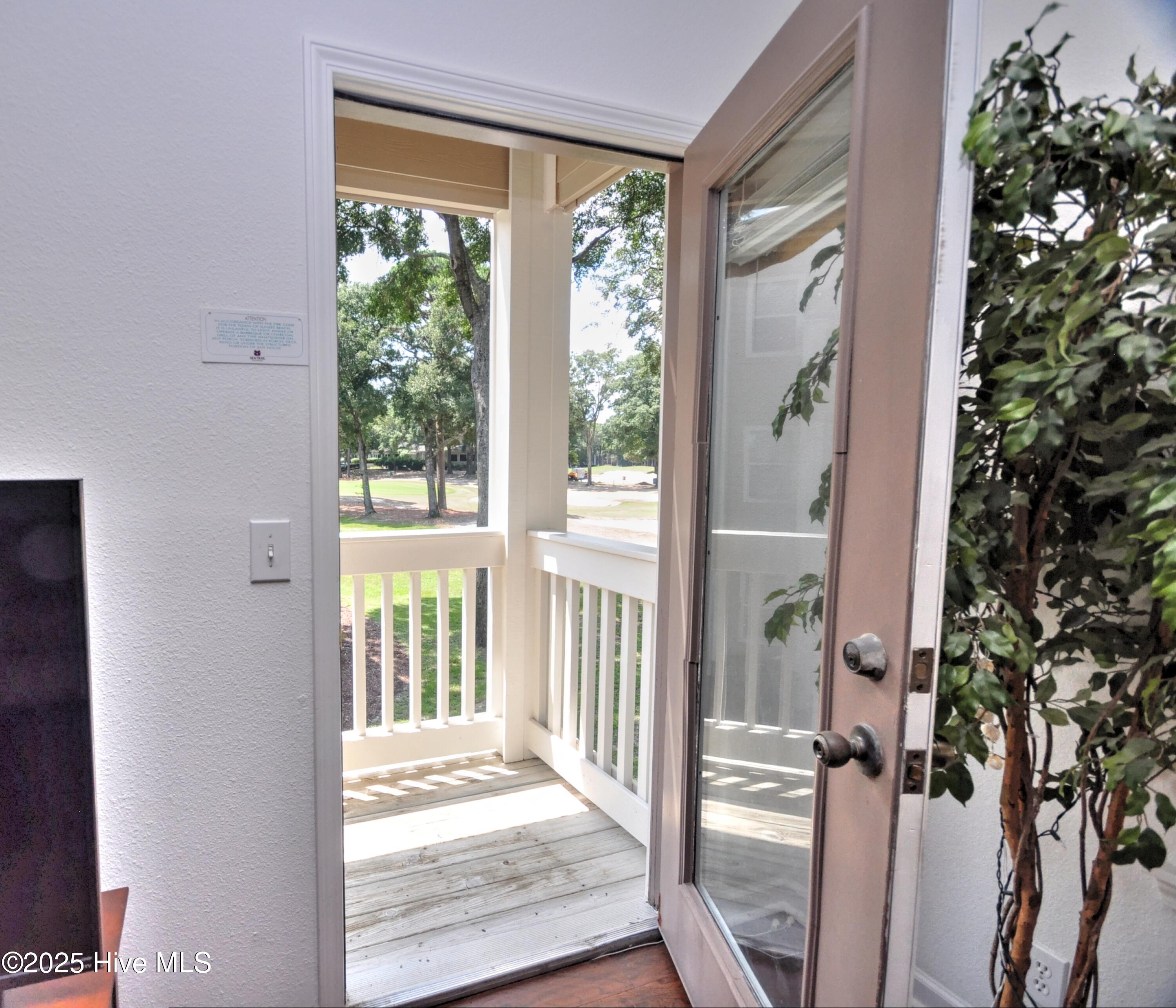 100526351 | Photo 17