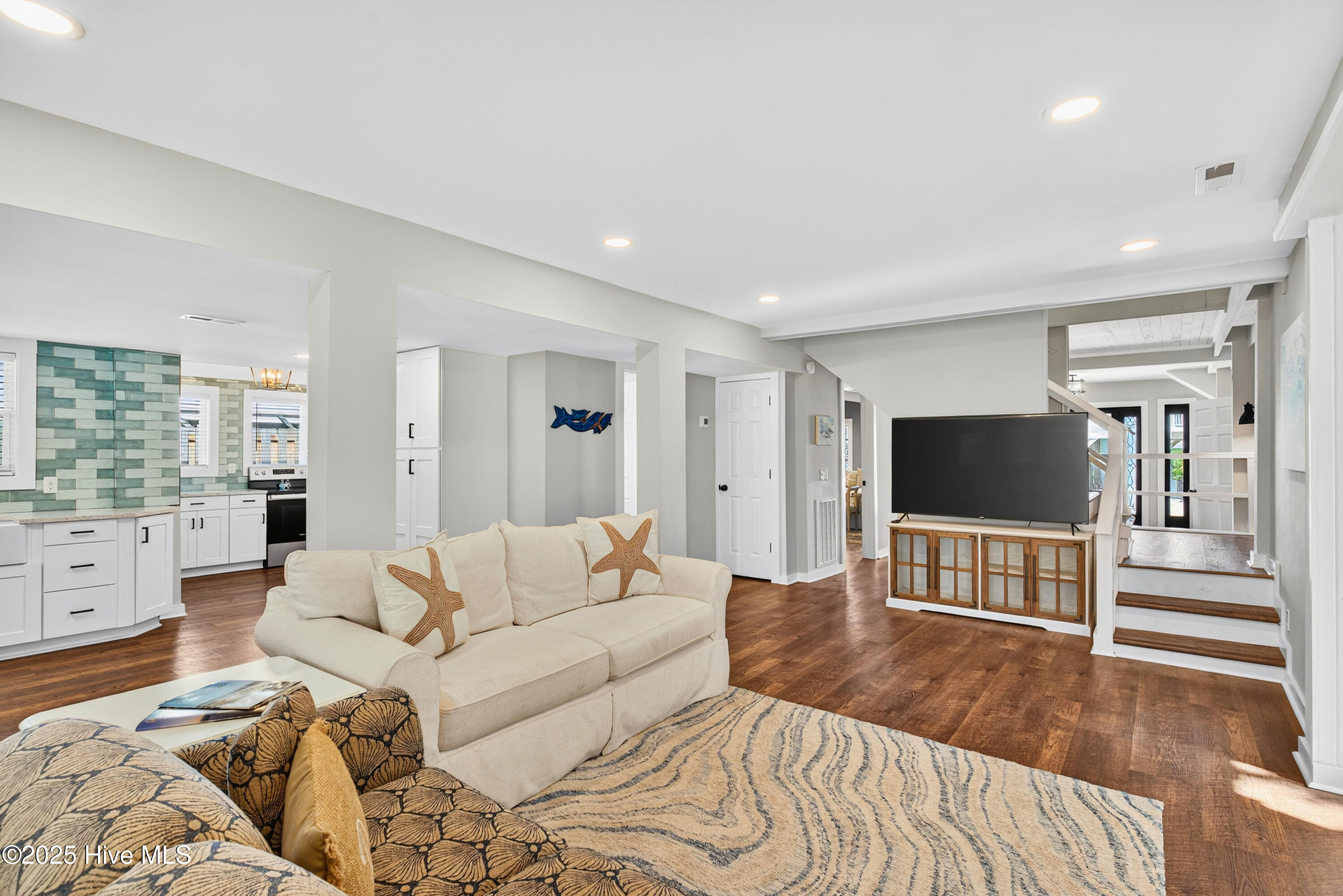 100537887 | Photo 14