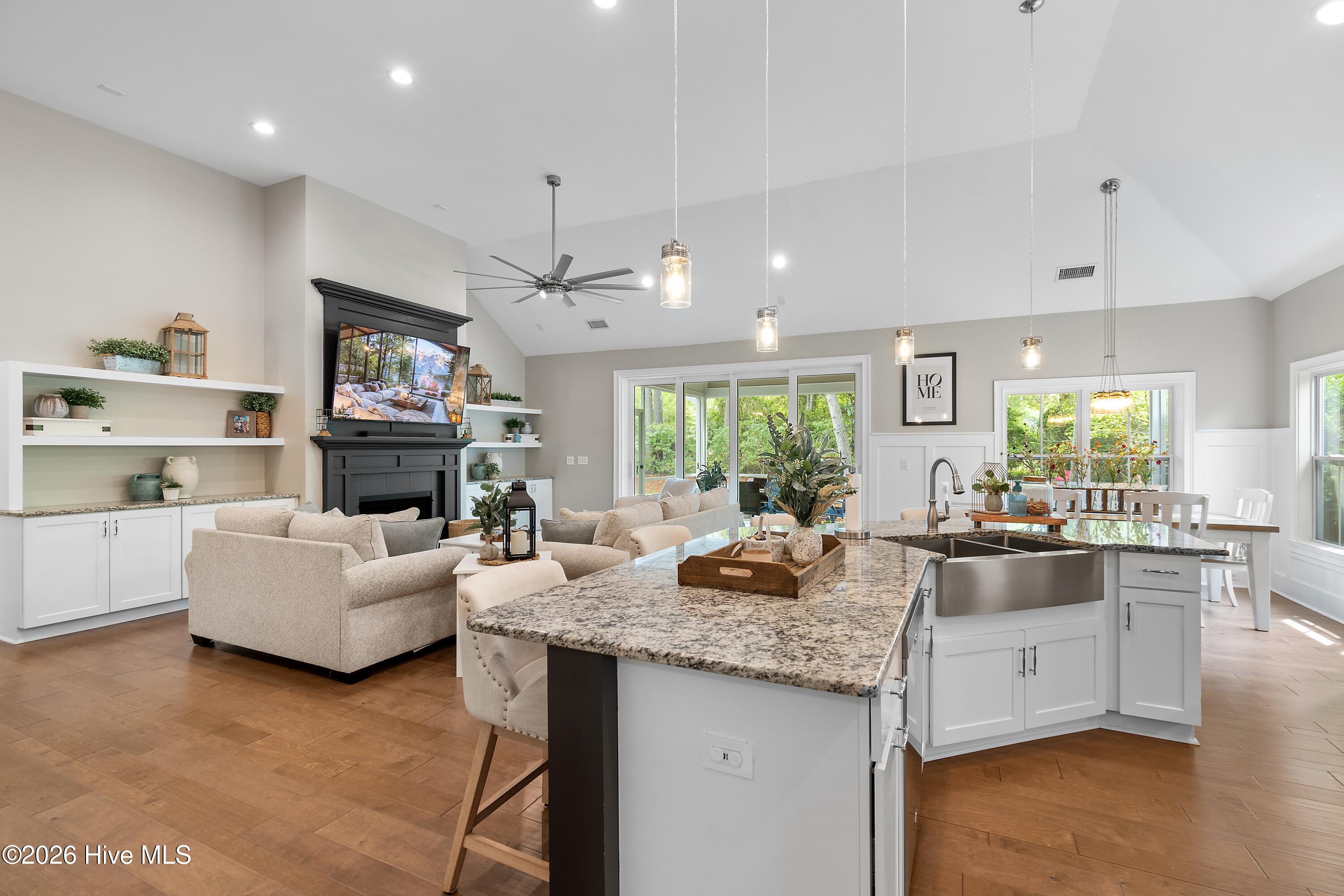 100565384 | Photo 18