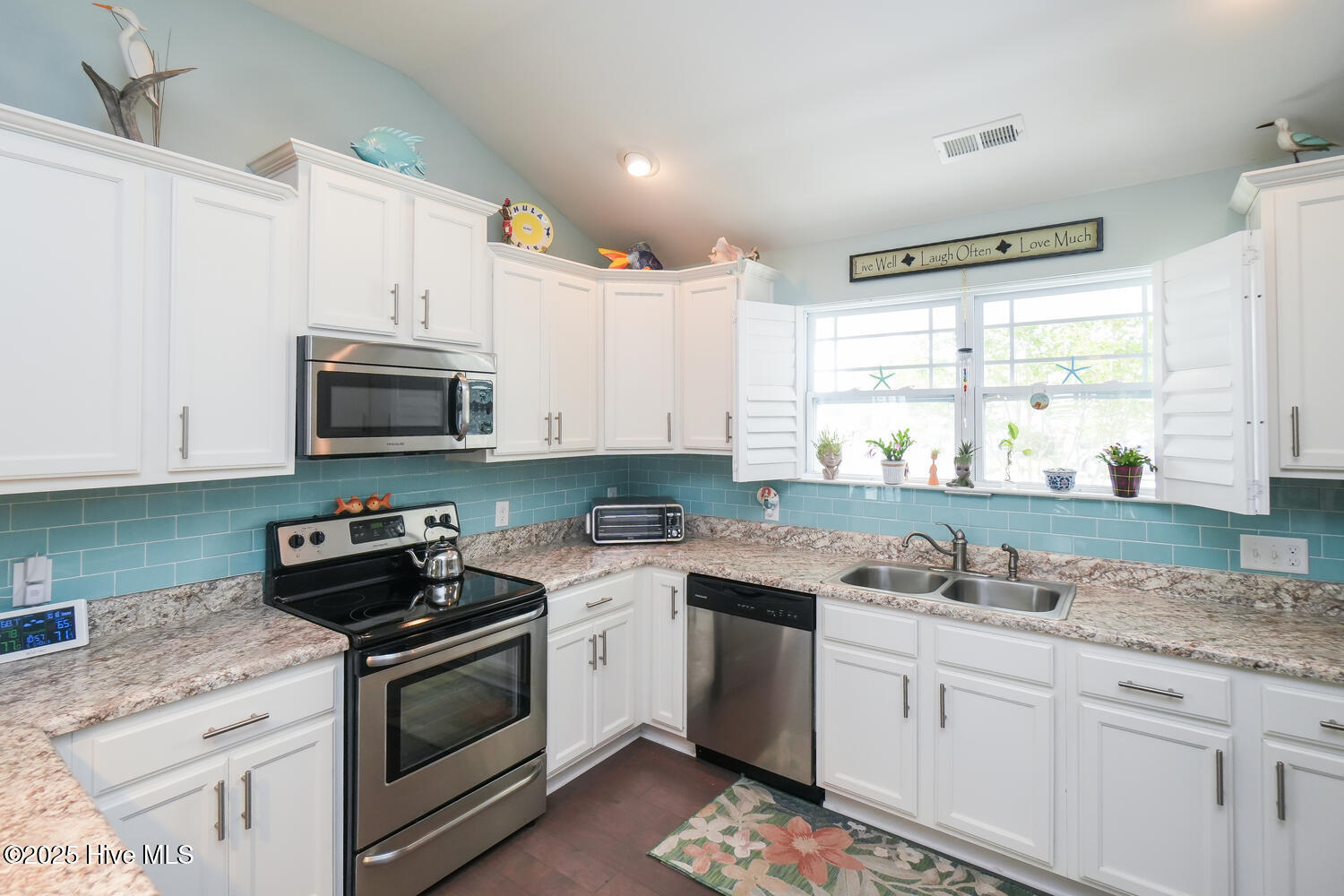 100515060 | Photo 14