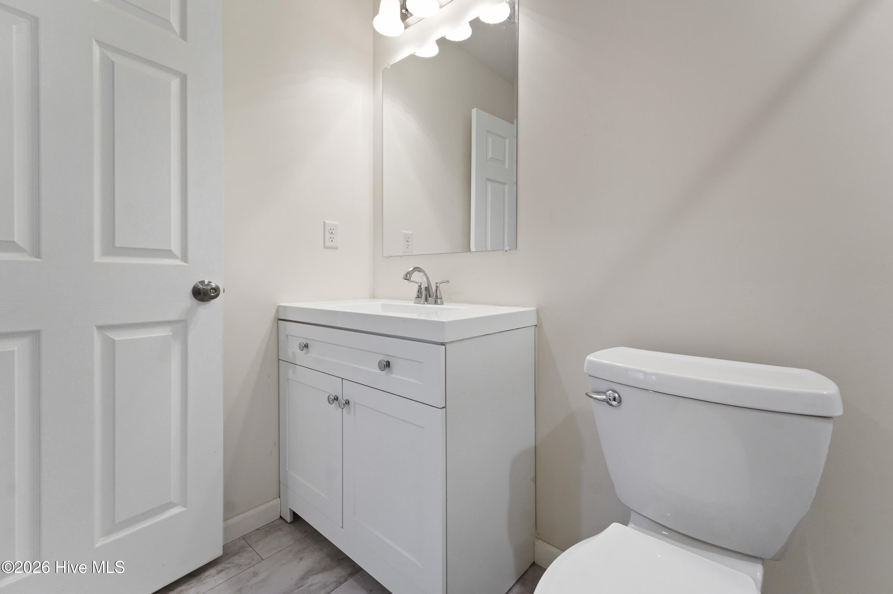 100548487 | Photo 36