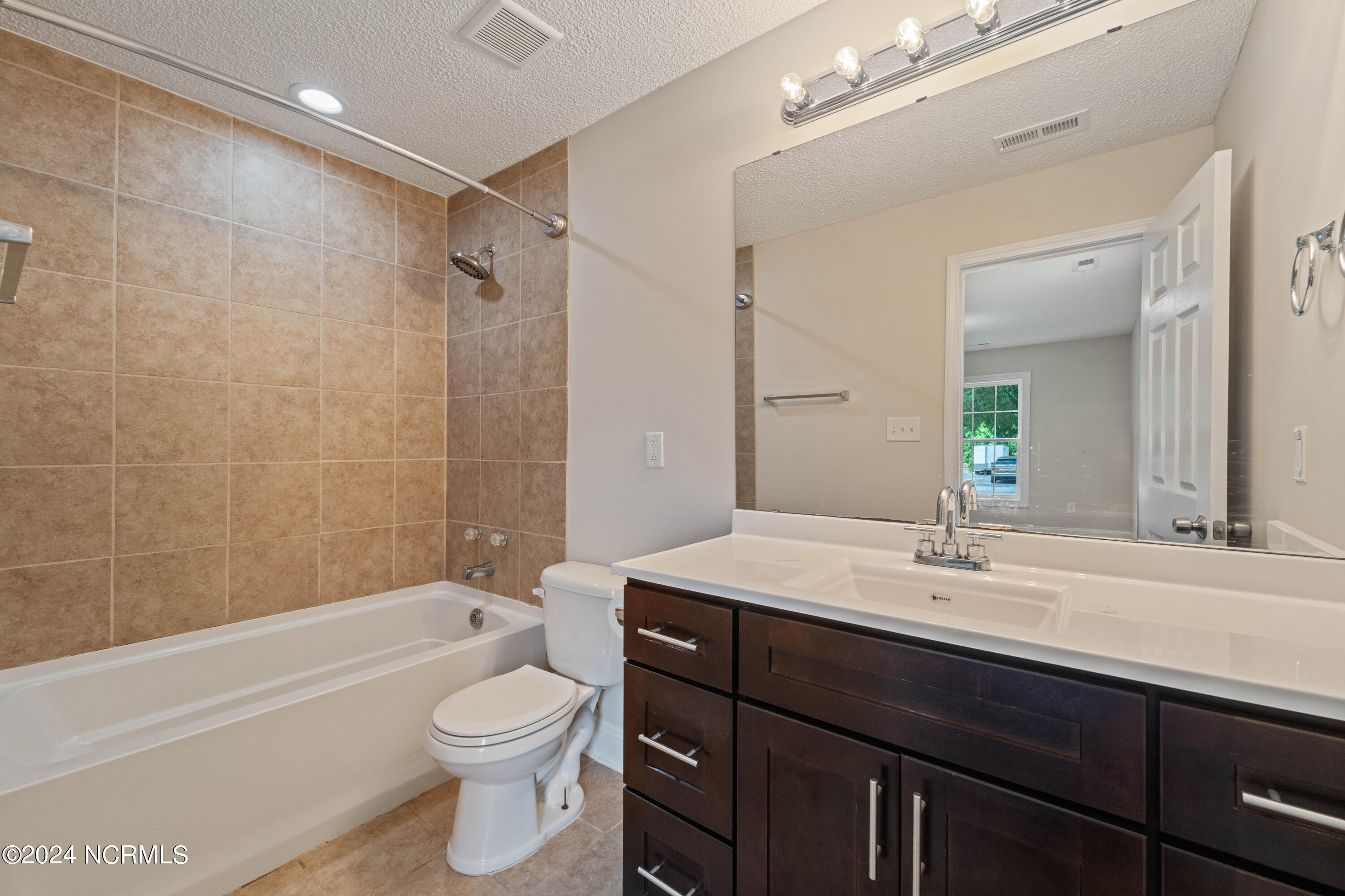 100562188 | Photo 12