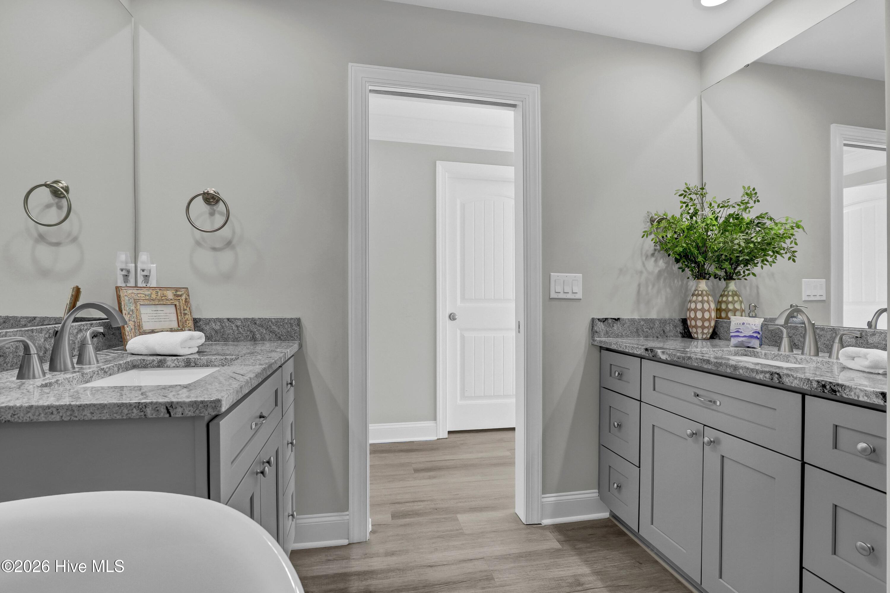 100554934 | Photo 47