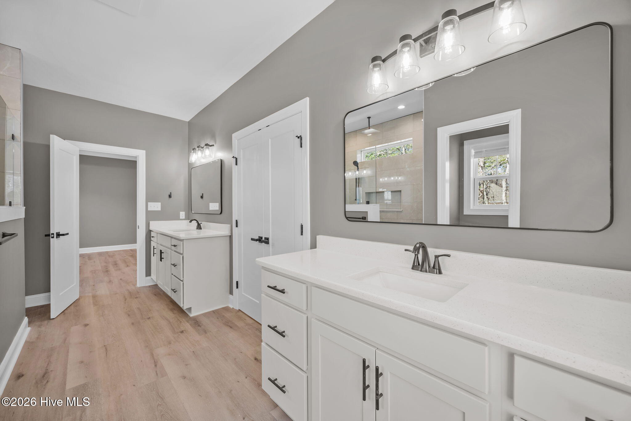 100569181 | Photo 20