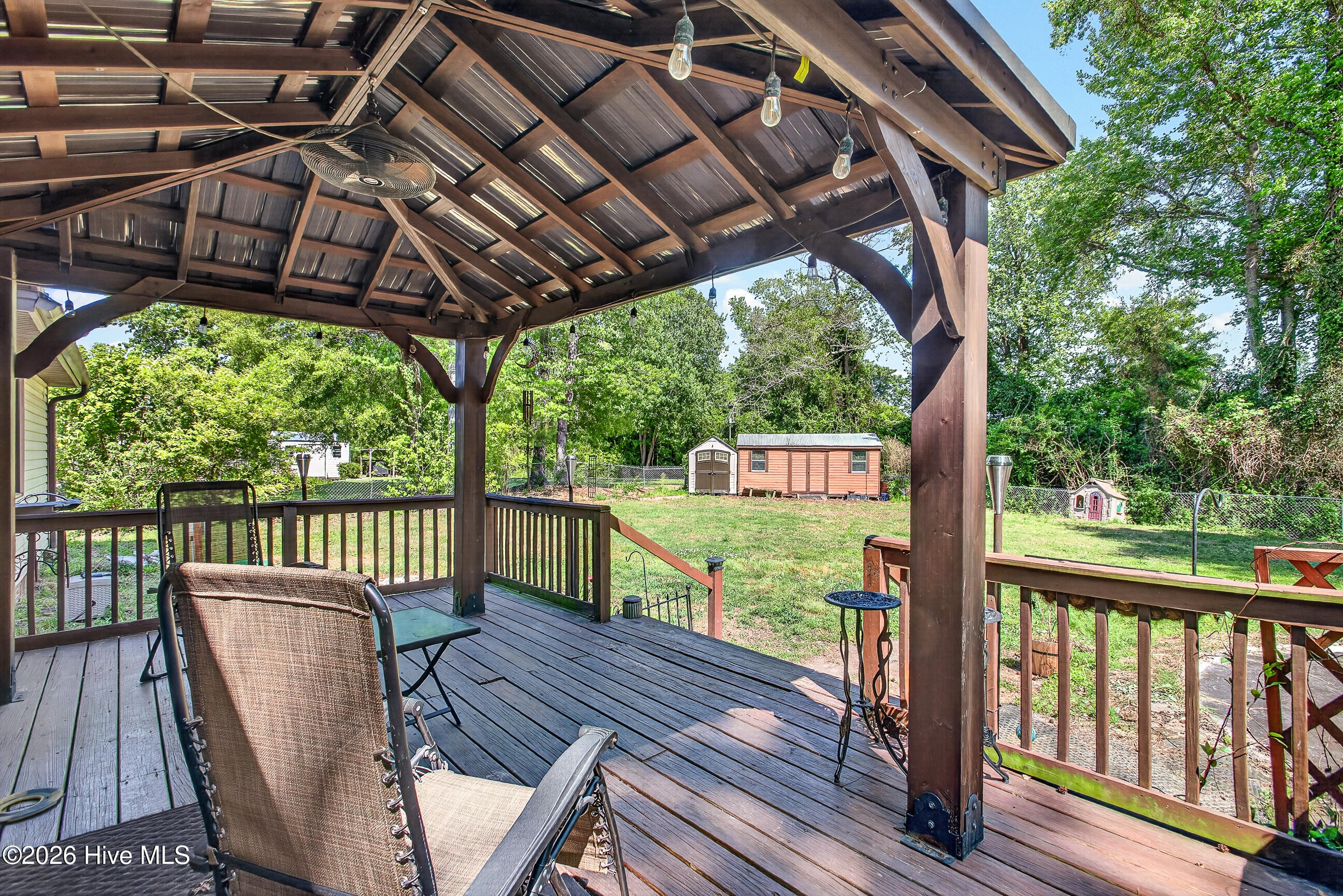 100570102 | Photo 23