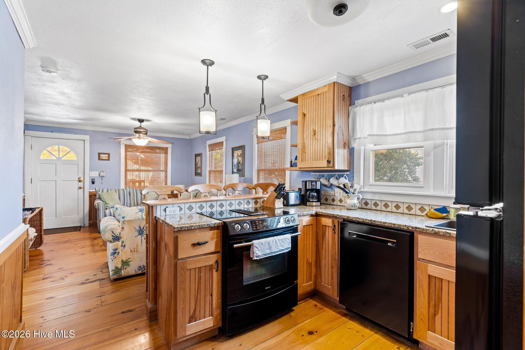 100557713 | Photo 16