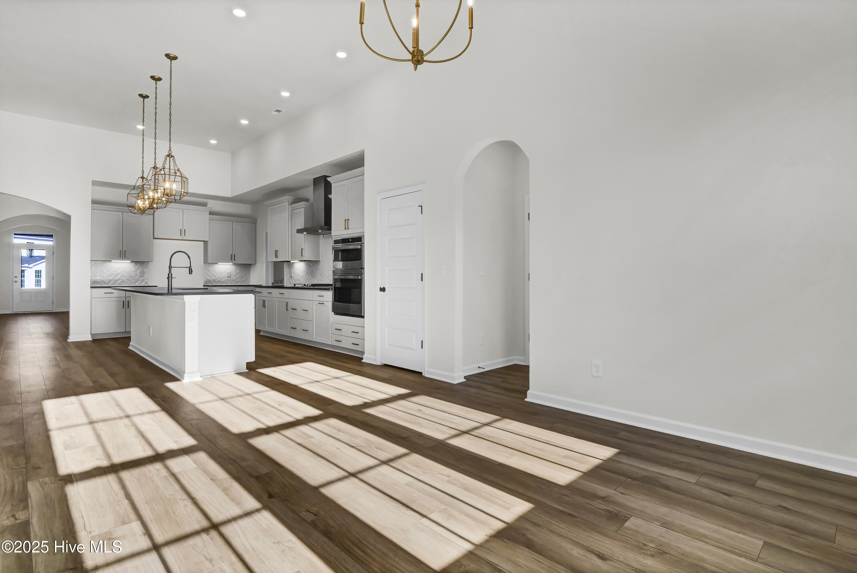 100518803 | Photo 10