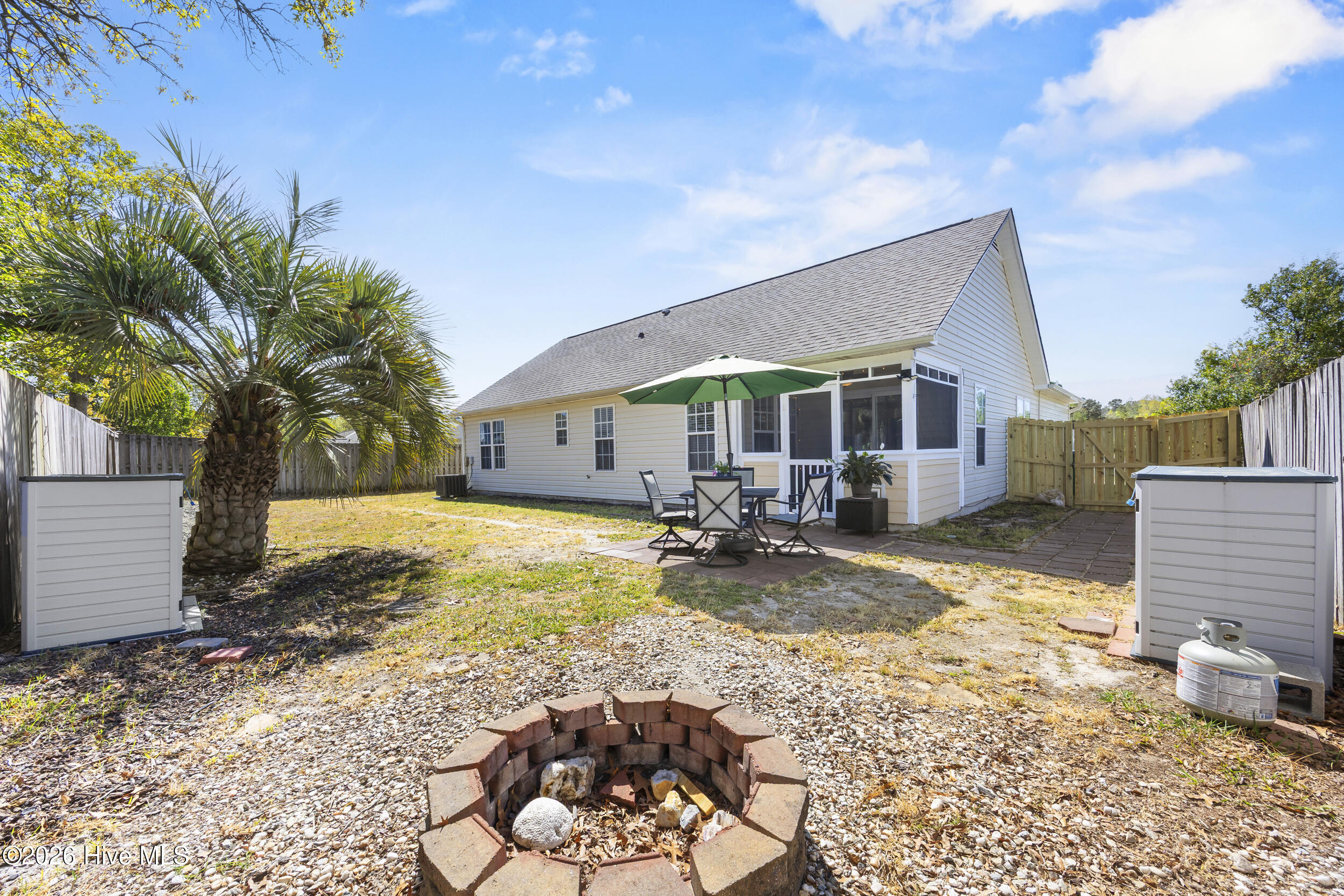 100565263 | Photo 38