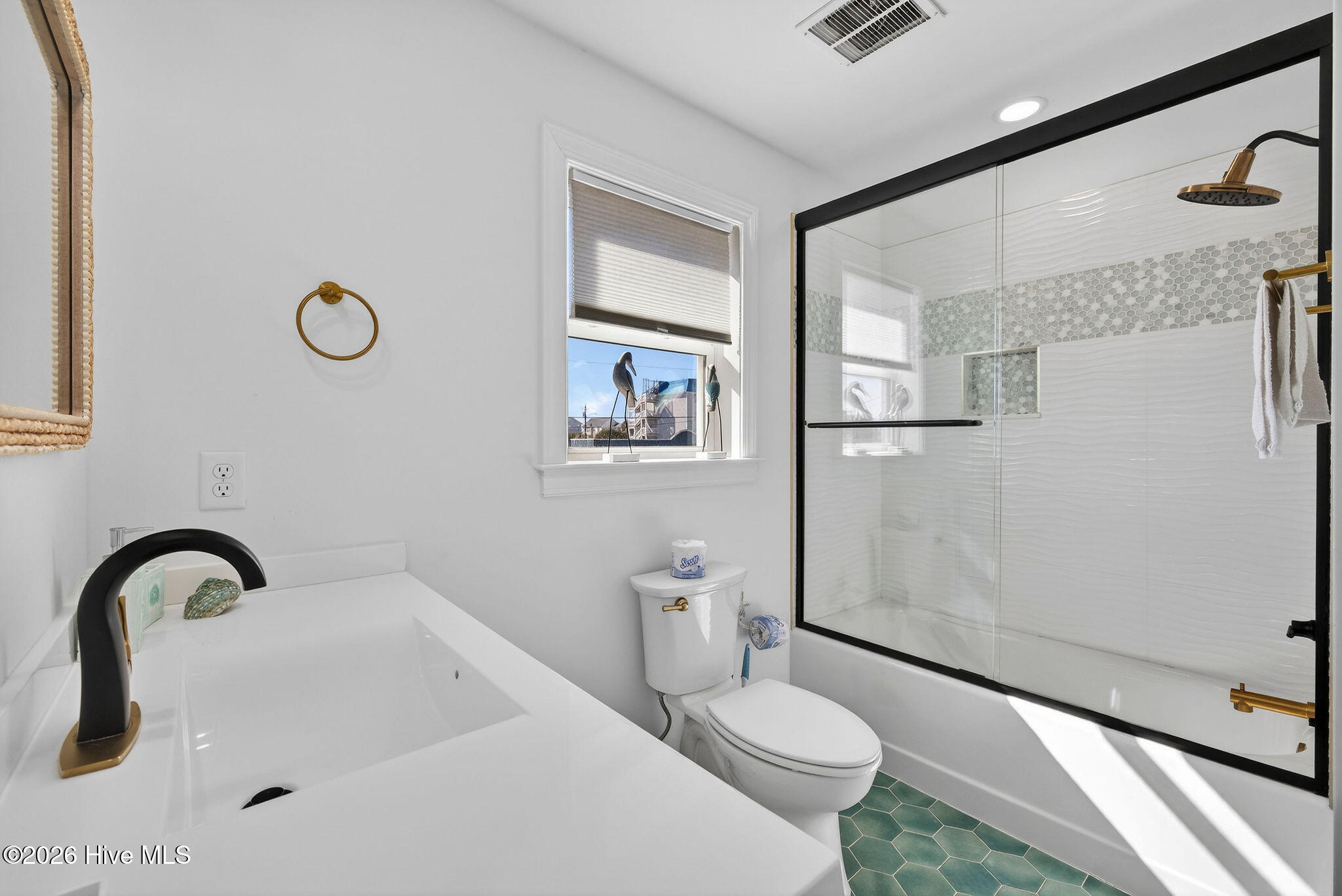 100565541 | Photo 46